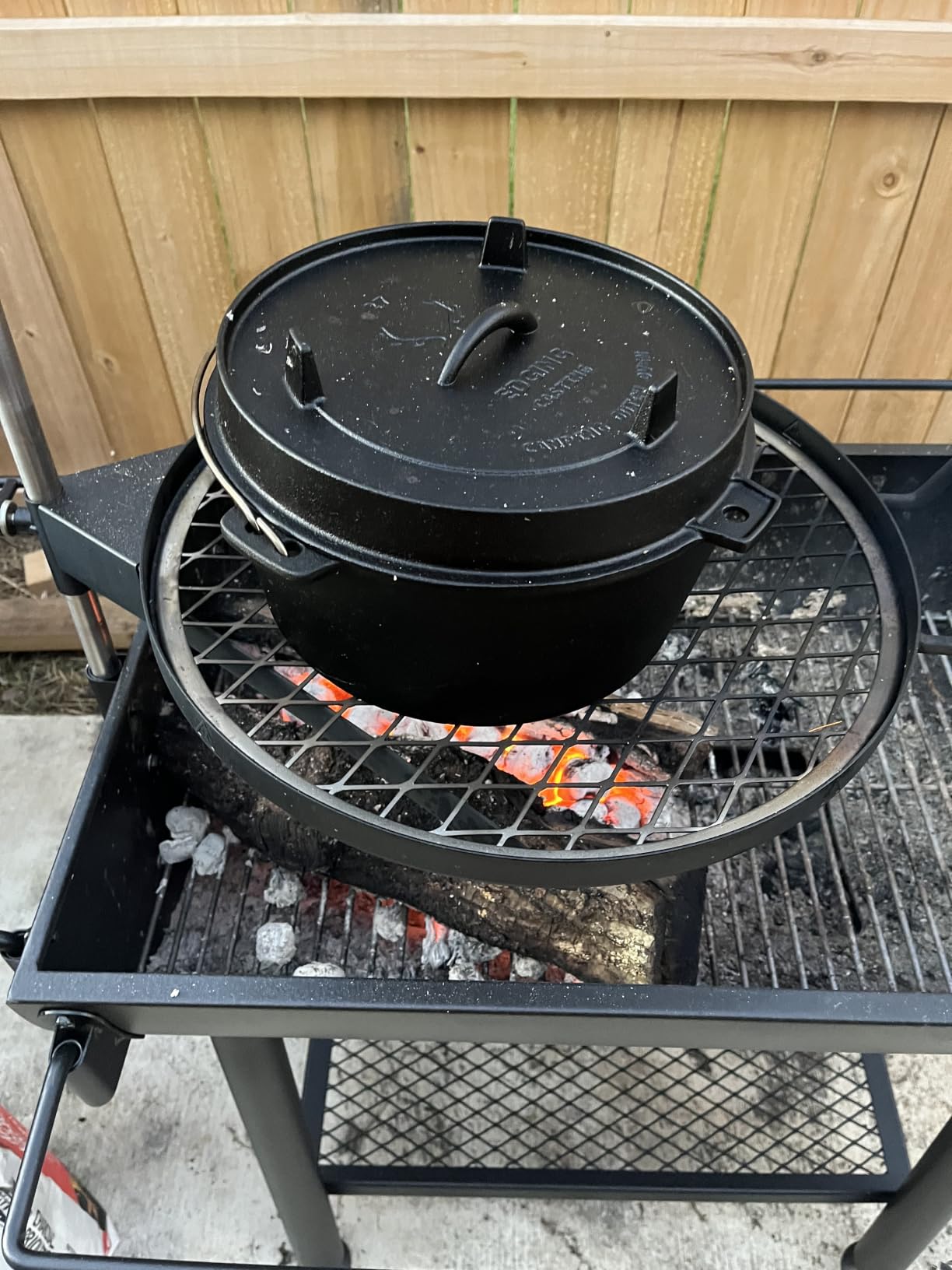 EDGING CASTING Pre-Seasoned Cast Iron Dutch Oven With Skillet Lid, Outdoor Camping Deep Pot for Camping Fireplace Cooking BBQ Baking Campfire, Leg Base, 4.5 Quart customer photo 1