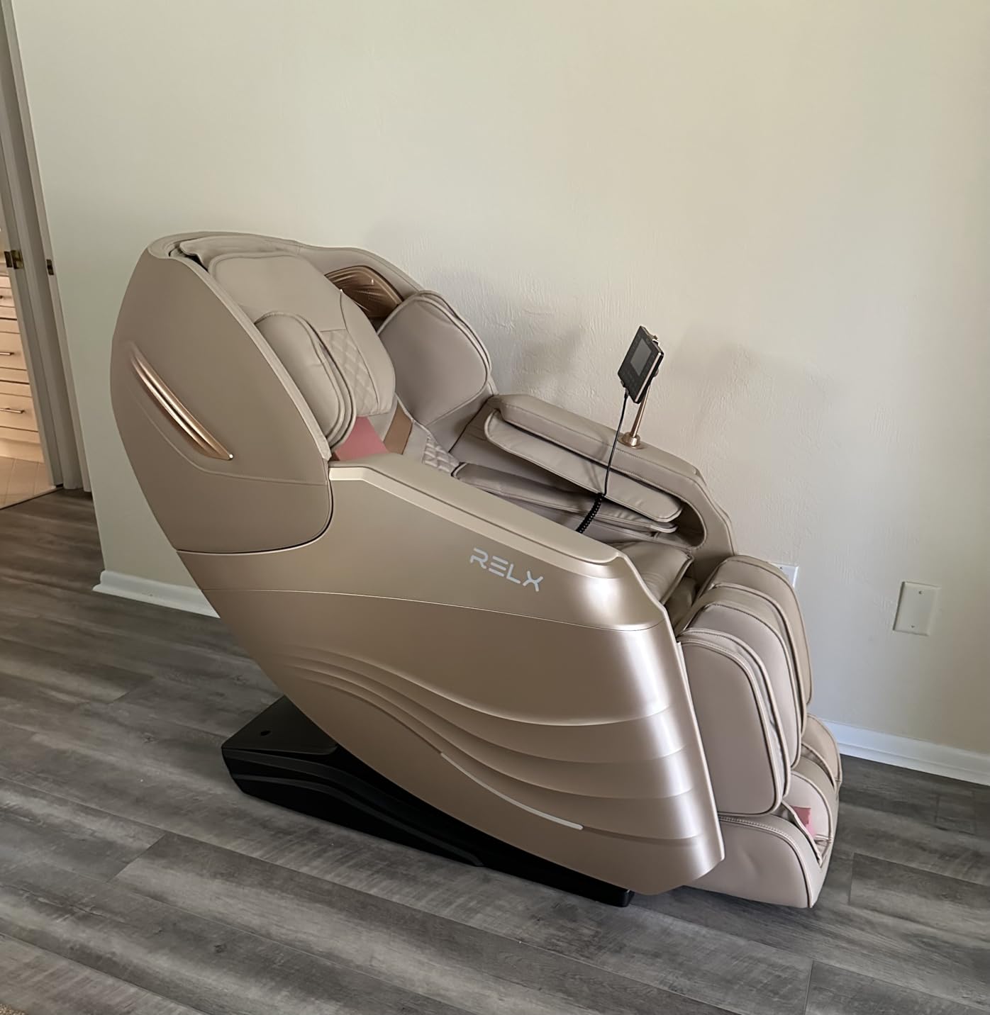 RELX Massage Chair Full Body with Body Scan, Zero Gravity, SL-Track, Cream customer photo 2