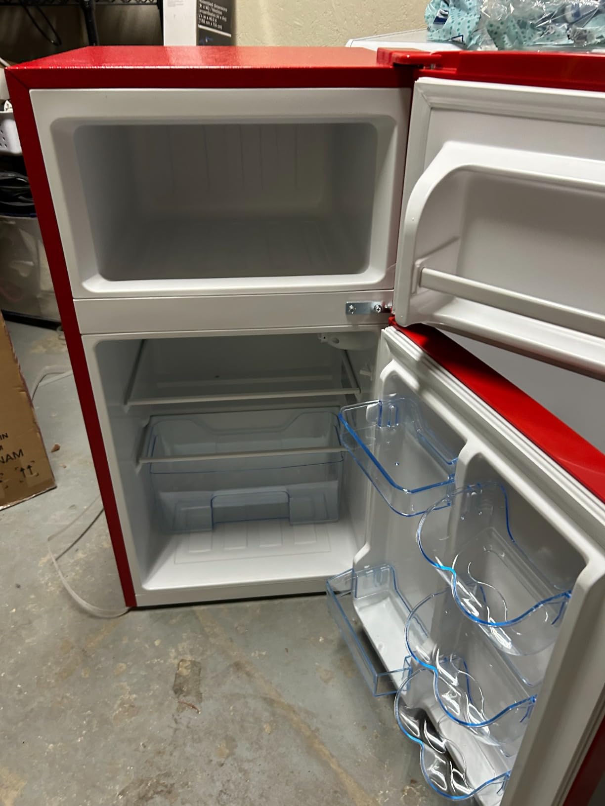 West Bend Mini Fridge with Freezer for Bedroom, Office, Bar or Dorm Room, Retro Compact Refrigerator features Glass Shelves, Manual Defrost and Adjustable Temperature Control, 3.1-Cu.Ft., Green customer photo 2