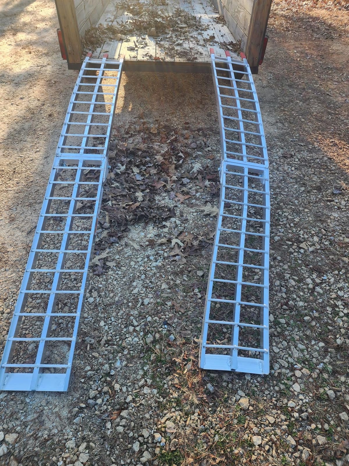 VEVOR 7.5ft Aluminum Ramps, 1500 lbs Folding Loading Ramps (2 pcs Set) for Pickup Trucks Bed, Trailers Ramp with Load Straps for Dirt Bike, UTV, ATV, Trucks, Lawn Mowers, Cargo Trailer, 89