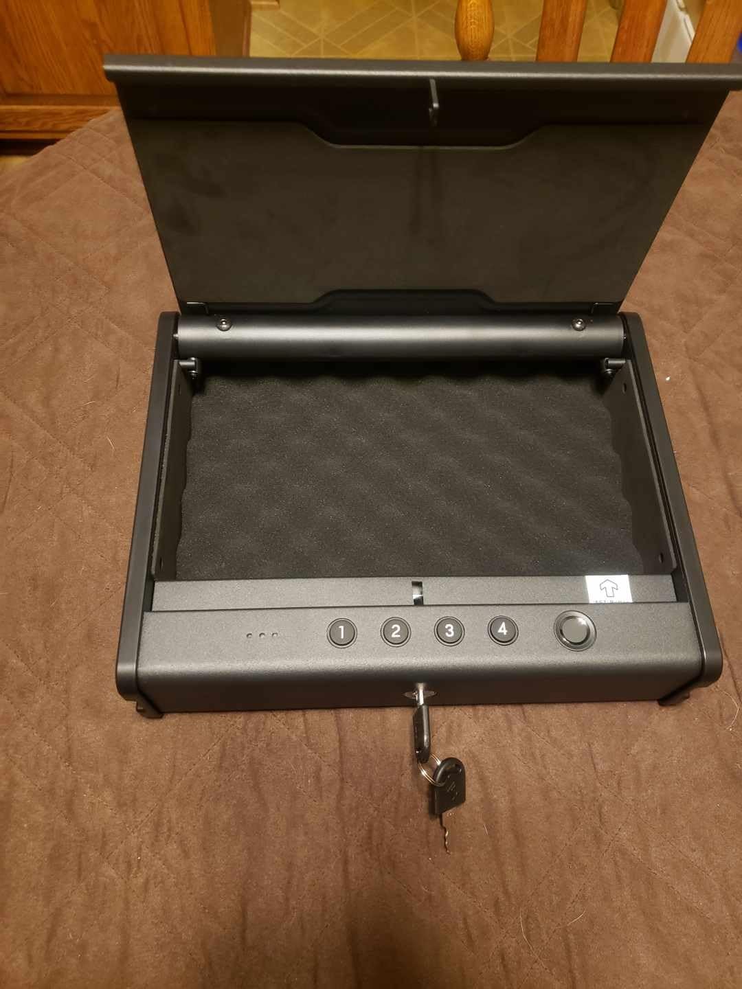 PINEWORLD Biometric Fingerprint Handgun Safe with Raised Backlit Keypad&Key customer photo 2