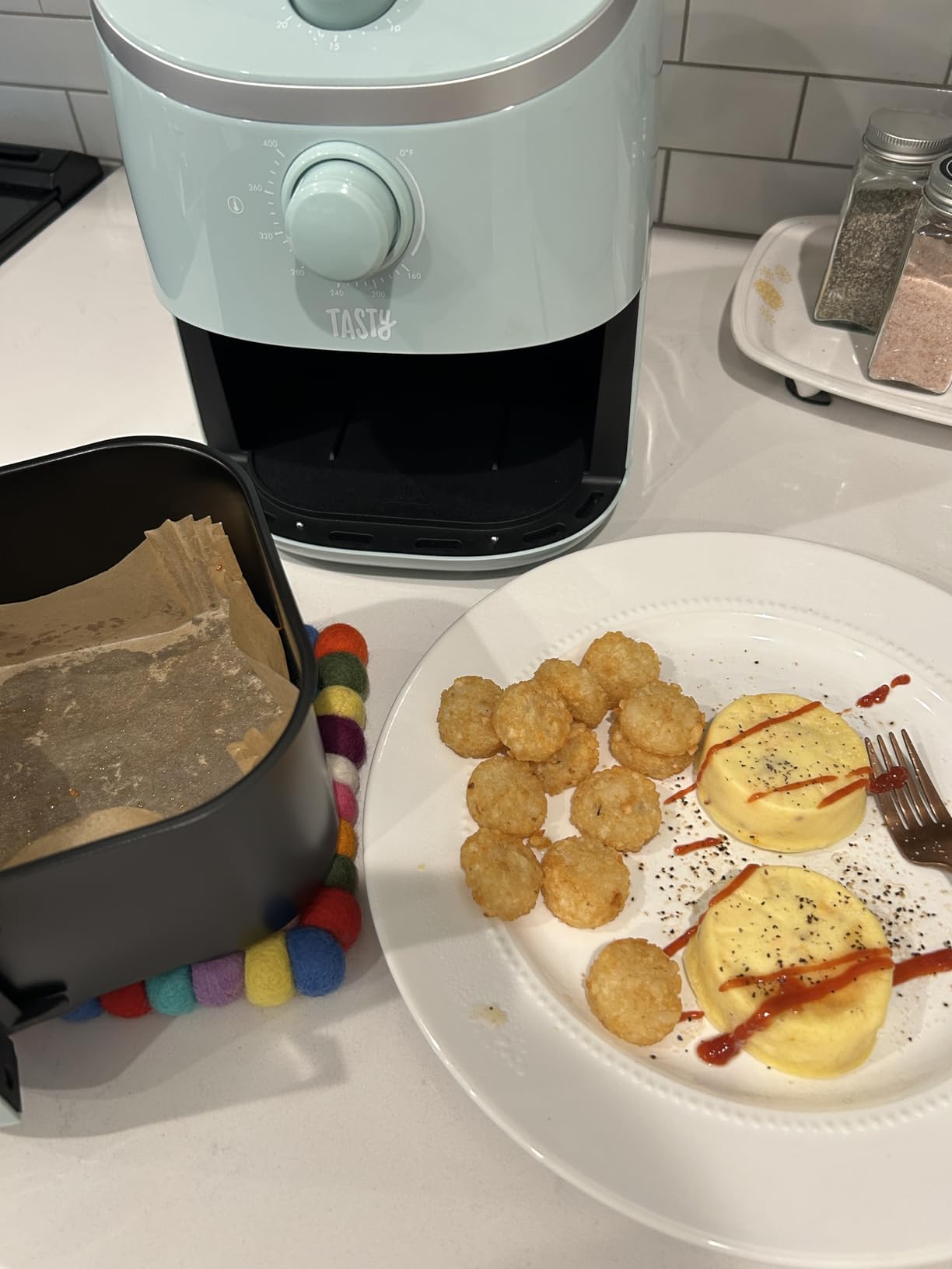 Tasty Personal Air Fryer, Healthier Meals in Minutes, Adjustable Temp Control up to 400°F, Easy-to-Use Design, Nonstick Basket and Tray Made without PFAS, PFOA, PFOS & PTFE, 900 Watts, 2-Quart, Aqua customer photo 1