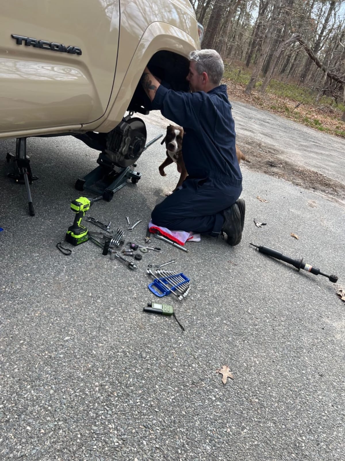 Robustrue Cordless Impact Wrench, 590Ft-lbs (800N.m) Brushless 1/2 inch, 2800RPM High Torque Impact Gun, 2x 4.0Ah Battery, Charger, 4 Sockets, Electric Impact Wrench for Car Home customer photo 2