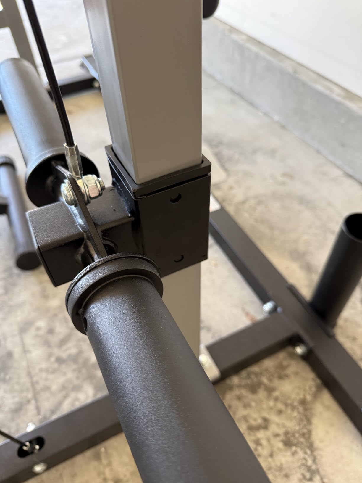Smith Machine, Multifunctional Power Cage Rack with Smith Bar and Cable Pulley System, and LAT Pull Down Machine for Home Gym… customer photo 2