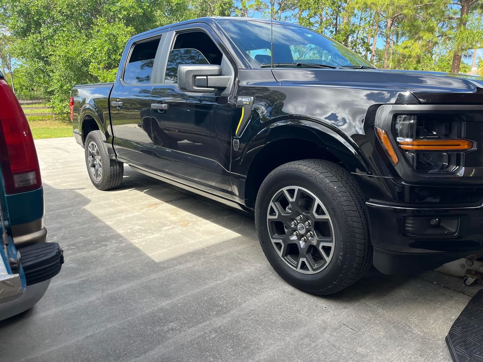 Rough Country Power Running Boards with LED Step Lights for Ford F-150 Lightning/F-250/F-350/Raptor (2015-2026) Crew Cab - Retractable Electric Side Steps, Non-Slip Aluminum Design customer photo 1