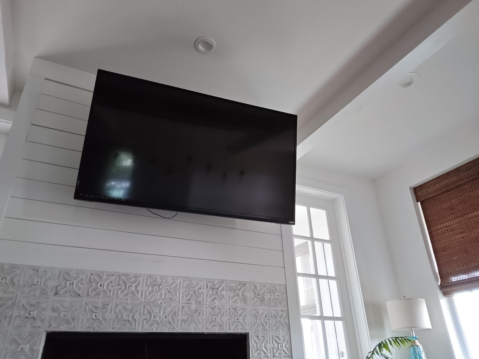 USX MOUNT Full Motion TV Wall Mount for Most 32-70 inch TVs up to 99 lbs, Wall Mount Bracket with Dual Articulating Arms, Swivel, Tilt, Max VESA 400x400mm, TV Mount Fits 12”/16” Wood Studs customer photo 1