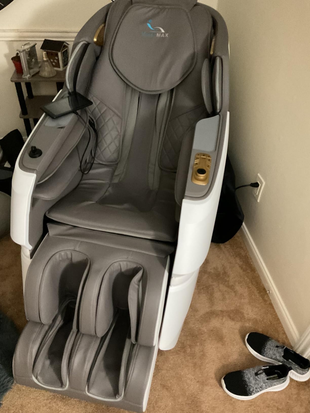 MassaMAX MT339 4D Massage Chair Full Body Recliner, OTA Update, Deep Black customer photo 2