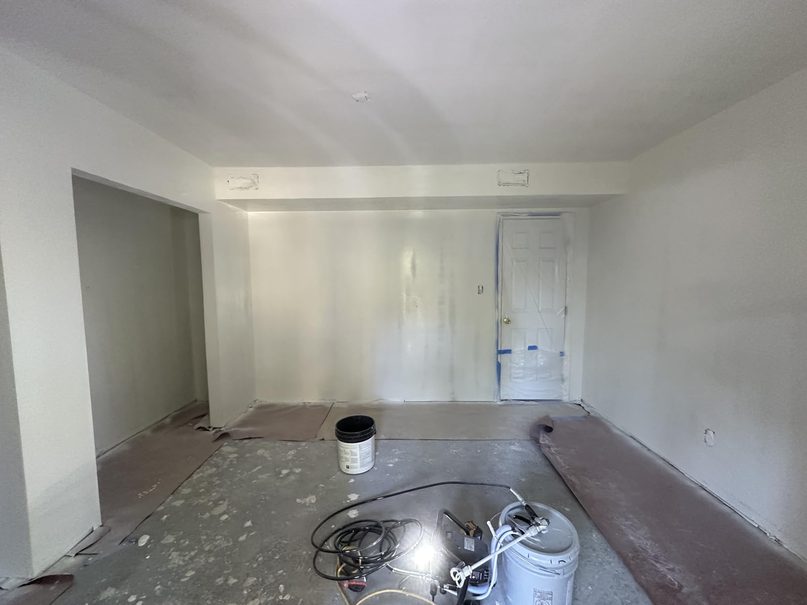 VEVOR 750W Stand Airless Paint Sprayer, 3000PSI High Efficiency Electric Airless Sprayer, Fine and Even Painting Effect, Handheld Paint Sprayers for Home Interior and Exterior Furniture and Fences customer photo 2