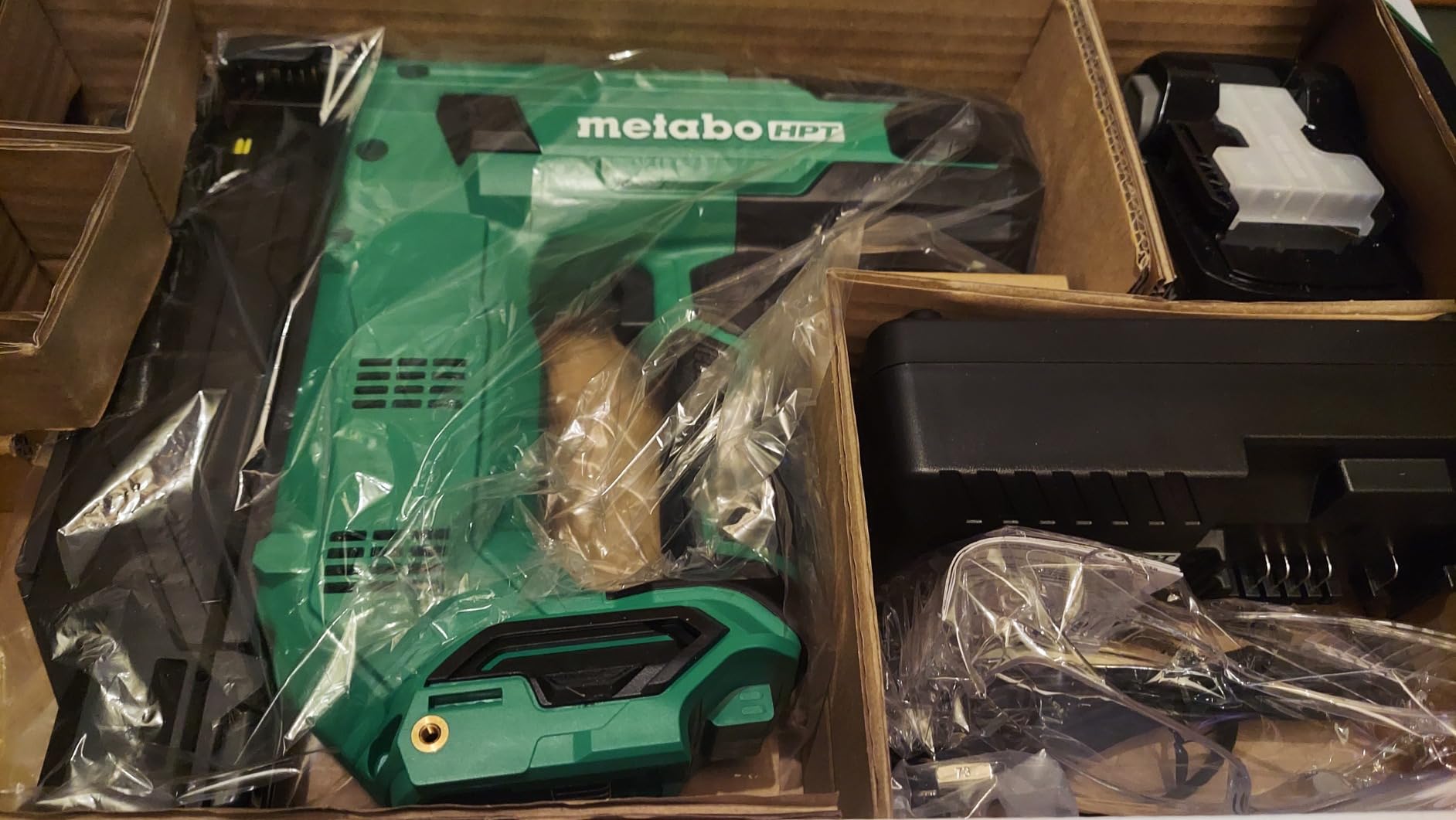 Metabo HPT Brad Nailer, 18 Gauge Cordless, 18V Kit, NT1850DG customer photo 1