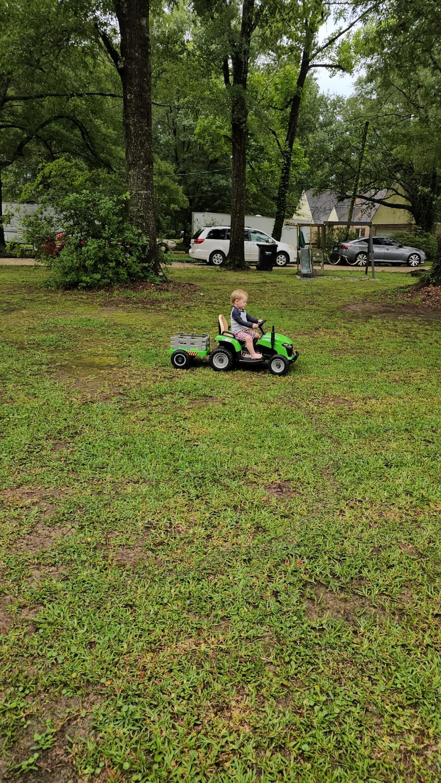 ARBELI 12V 7AH Kids Ride On Tractor w/Trailer & Remote Control, Green customer photo 2