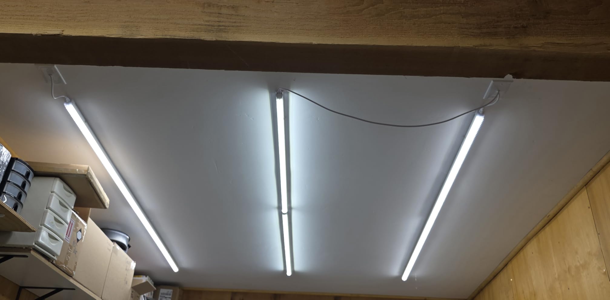 XLNYUUI Led Shop Lights, 4FT LED Light 50W 6500K 7000LM Daylight,Led Garage Light,Linkable Clear Cover Integrated V-Shape for Garage Warehouse Workbench Workshop(4-Pack) customer photo 1