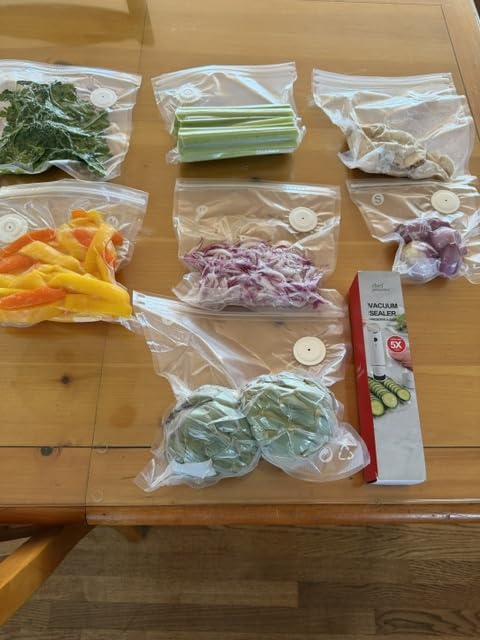 Chef Preserve Compact Vacuum Sealer for Food (Vacuum Sealer Machine + 30 Reusable Vacuum Bags) Powerful Handheld Vacuum Sealer Machine, Seal Meal Saver, Portable Food Sealer customer photo 1