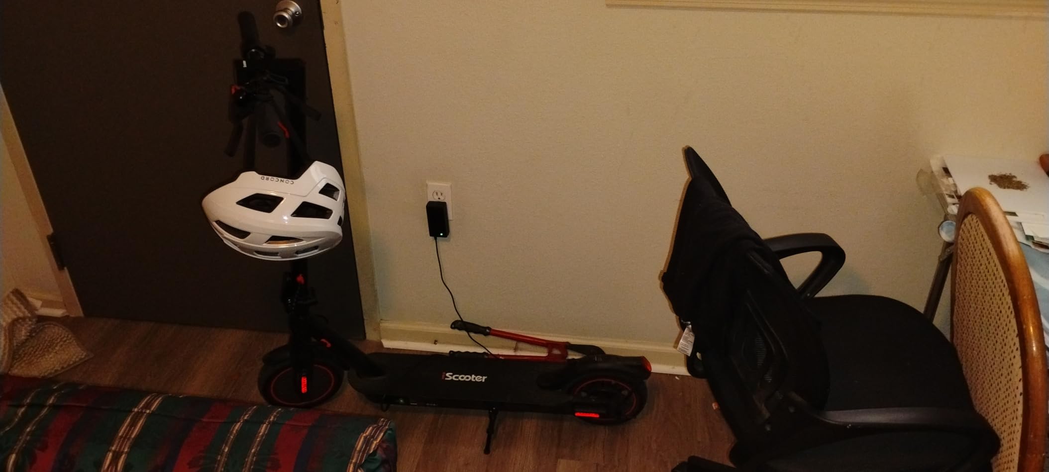 iScooter Electric Scooter for Adults, Foldable E-Scooter for Commuting | Cruise control, Smart App, dual braking, LED lights, and easy folding for daily commuting, campus travel and city rides customer photo 1