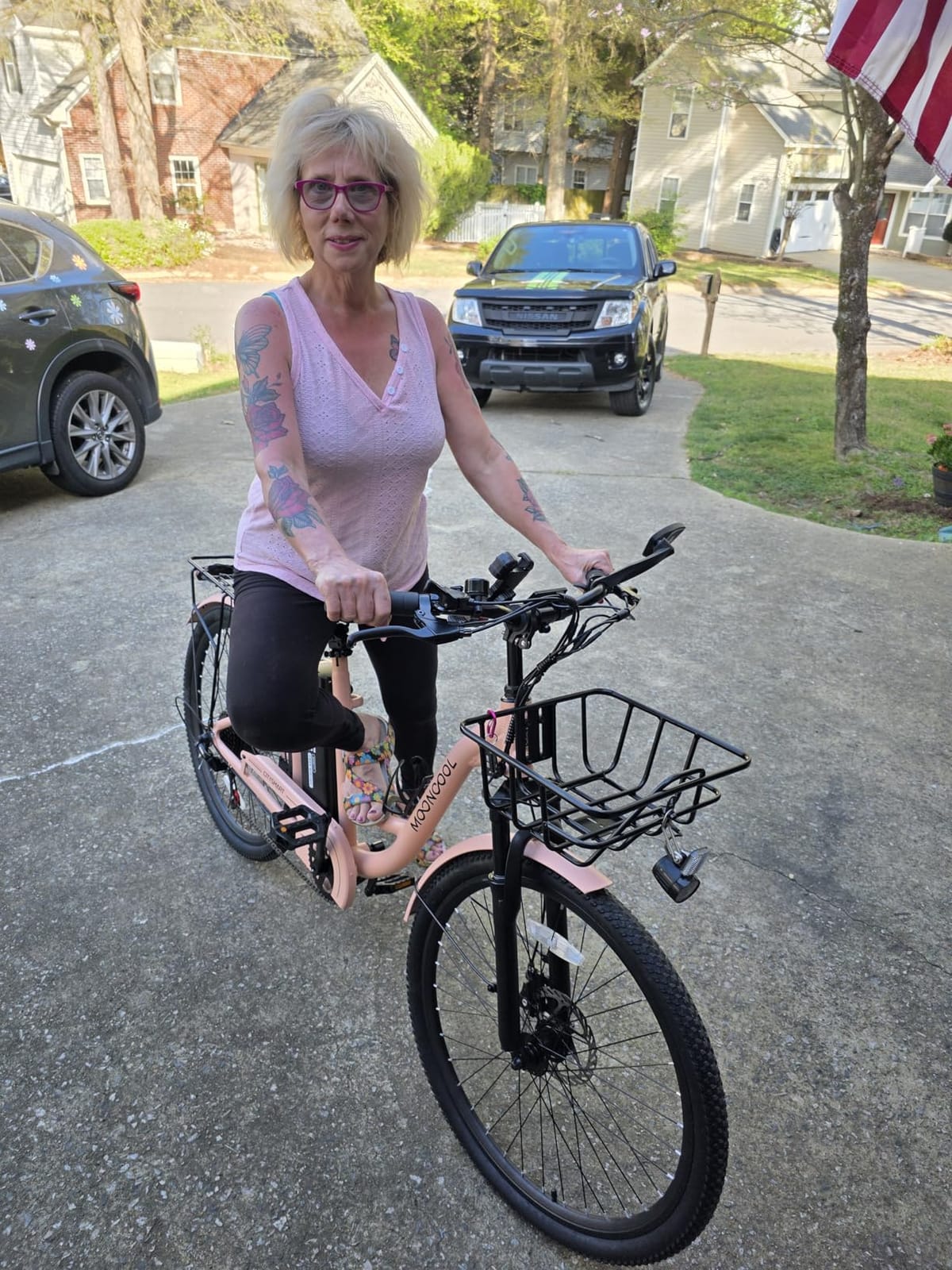 MOONCOOL Electric Bike for Adults, 700W Peak Power Cruiser Electric Bikes customer photo 1
