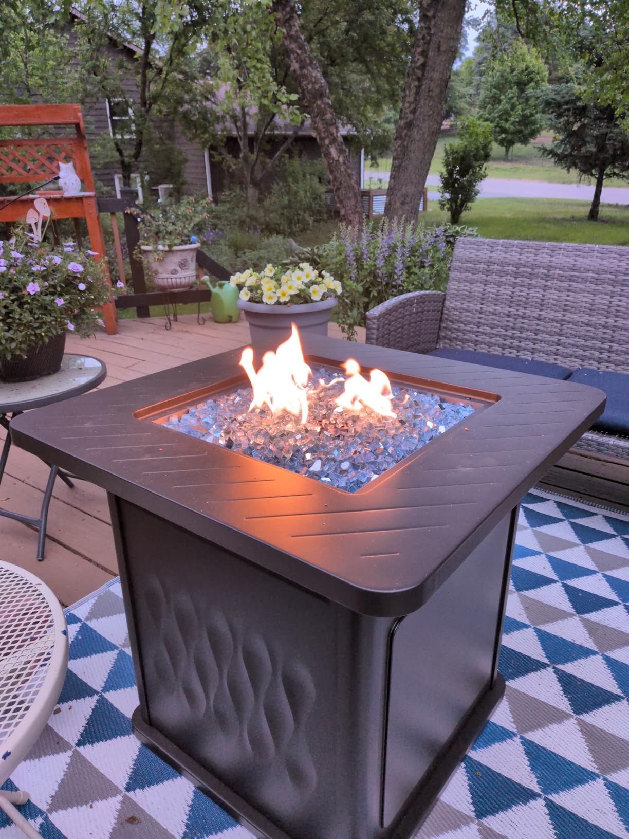 East Oak 28” Outdoor Propane Fire Pit Table | 52,000 BTU Gas Fire Pit for 2-4 People with Space-Saving Hock Lid, Mesh Pocket & Lava Rocks | CSA Certified Safe for Patio, Deck, Backyard, Brown customer photo 2