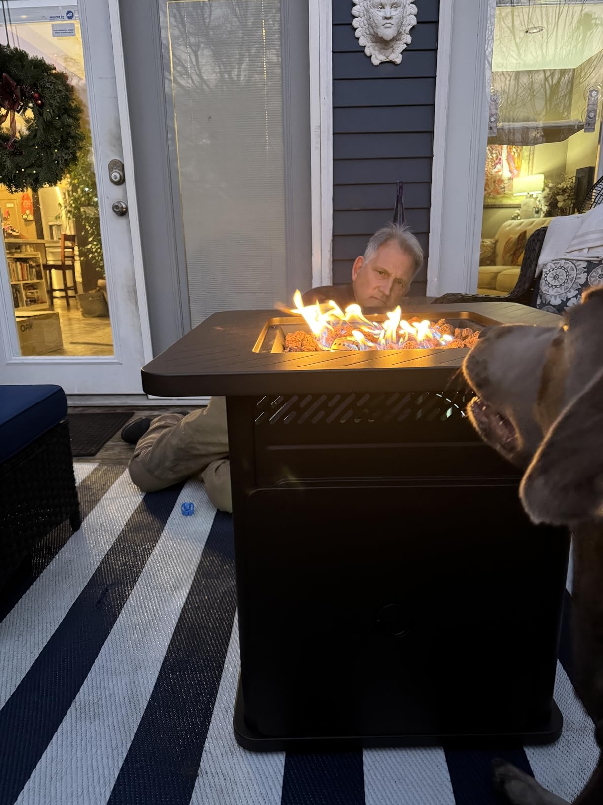 East Oak 28” Outdoor Propane Fire Pit Table | 52,000 BTU Gas Fire Pit for 2-4 People with Space-Saving Hock Lid, Mesh Pocket & Lava Rocks | CSA Certified Safe for Patio, Deck, Backyard, Black customer photo 2