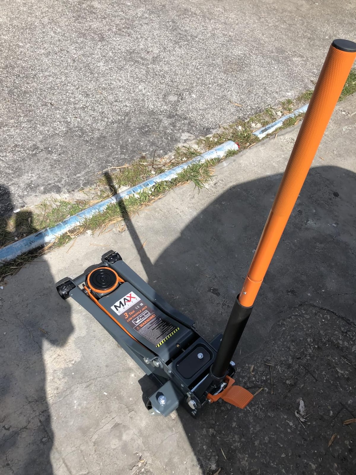 Maxority 3-Ton (6600lbs) Low Profile Hydraulic Heavy-Duty Steel Floor Jack with Dual Pistons Quick Lift Pump, Home and Workshop Car Maintenance for Various Vehicles (Random Color, 3 Ton Low Profile) customer photo 2