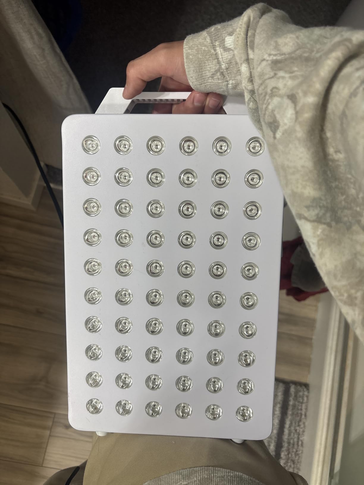 BONTANNY Red Light Therapy, 630/660/810/830/850nm 5 Wavelengths Red Near Infrared Light Device with 60 Dual Chip Clinical Grade LEDs, Remote Control, Timer for Face, Body, Pain Relief, BO-300 (White) customer photo 1