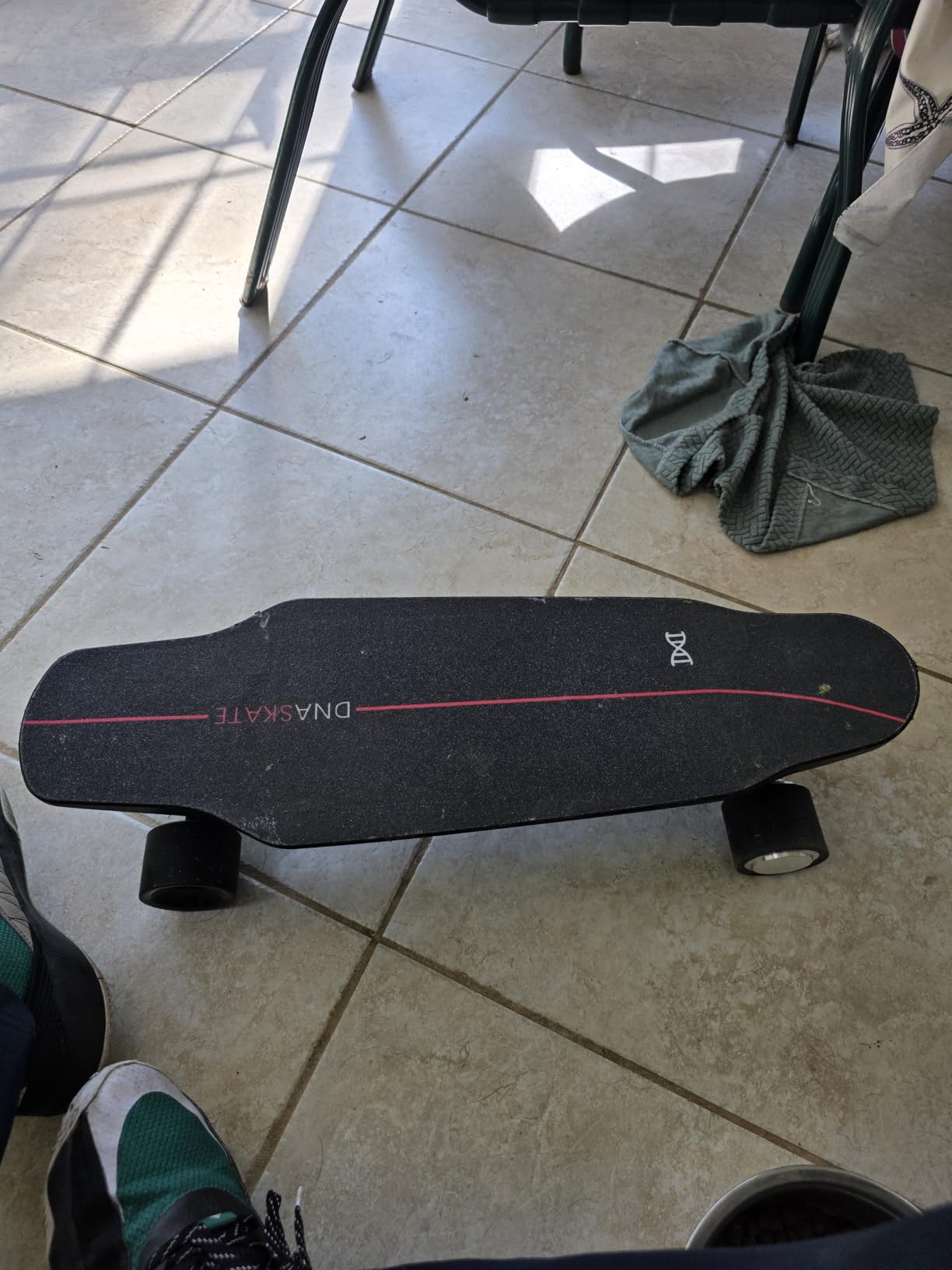 M8 Electric Skateboard with Remote, 15Mph Top Speed,9Miles Range,400 Hub-Motor, Skateboard for Adults ＆Teens customer photo 1