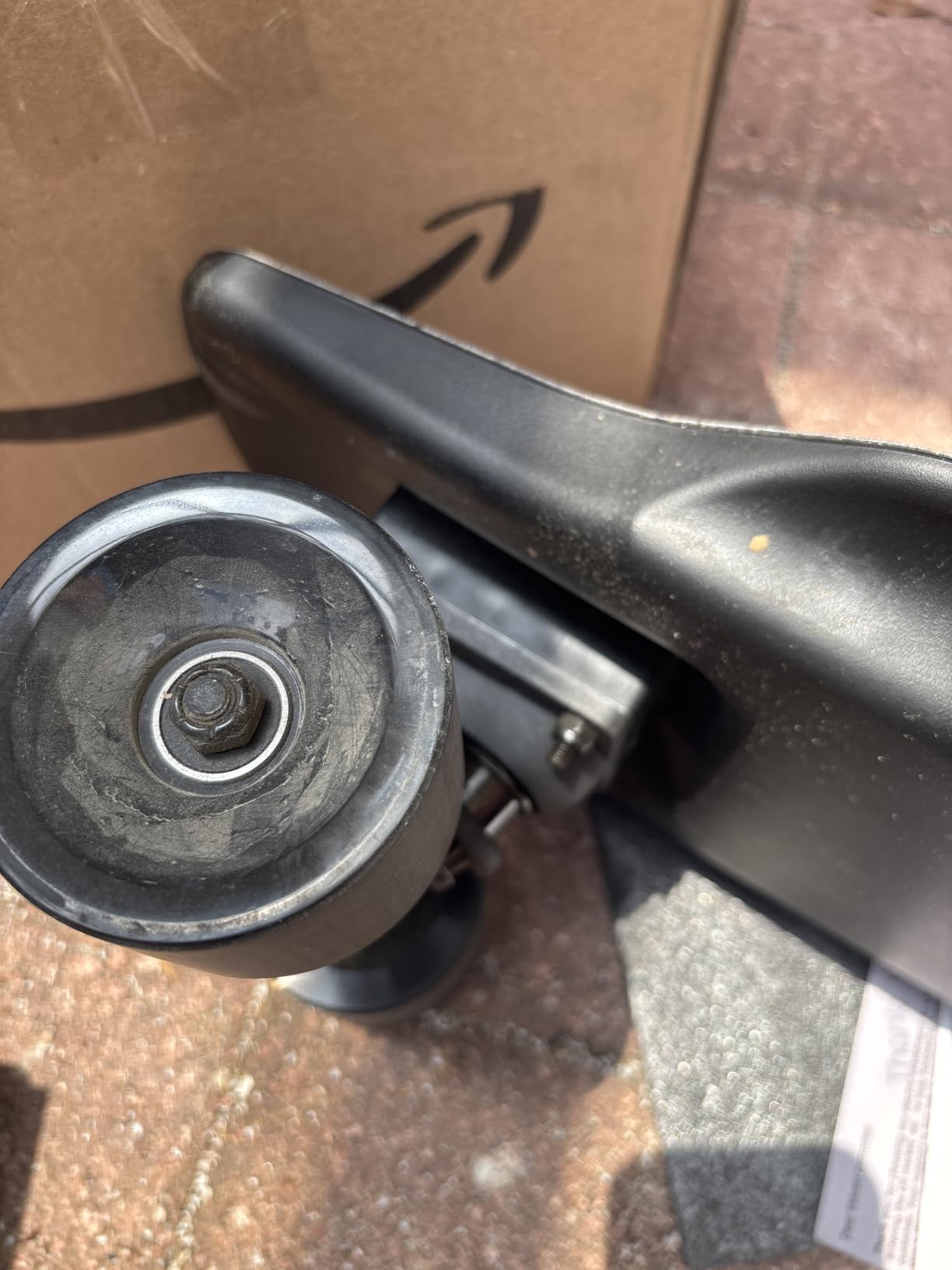 M8 Electric Skateboard with Remote, 15Mph Top Speed,9Miles Range,400 Hub-Motor, Skateboard for Adults ＆Teens customer photo 2