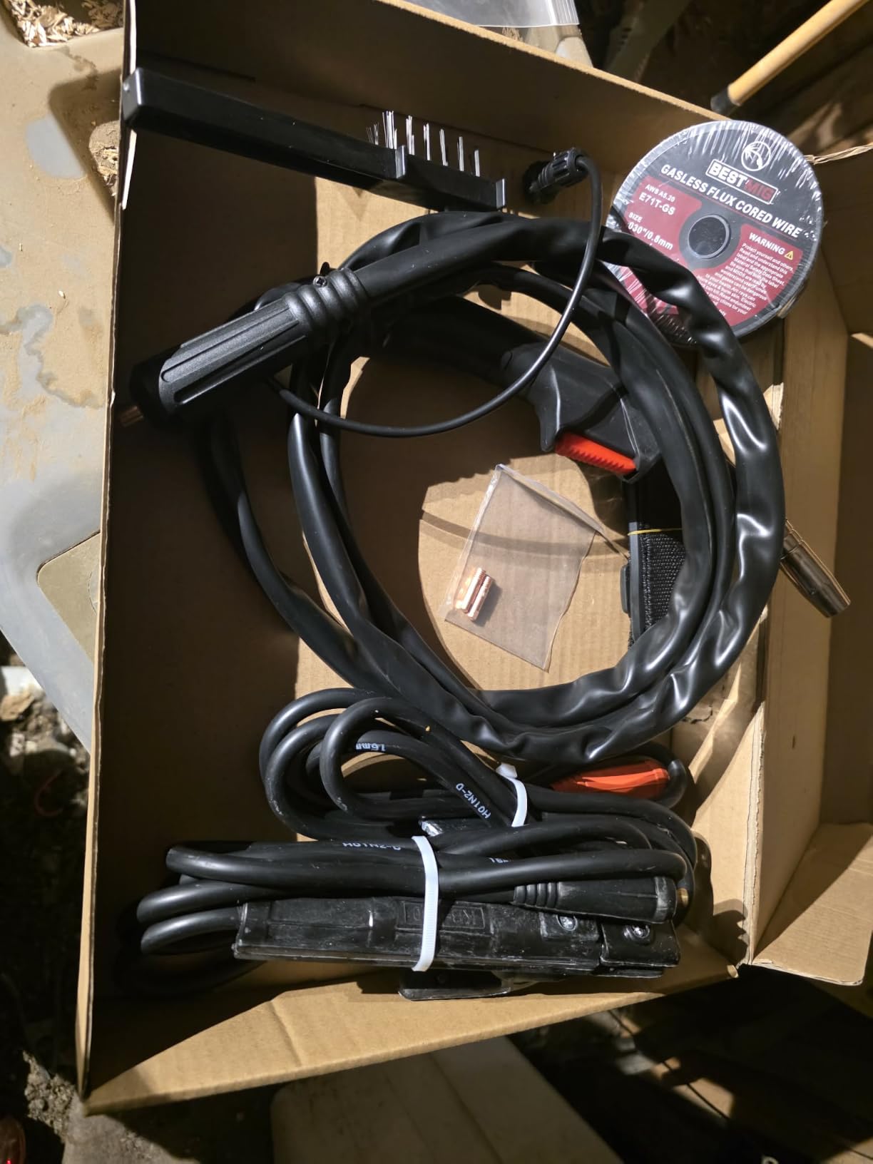 BESTMIG 135A MIG Welder - 3-in-1 Flux Core Welder, MIG/Lift TIG/Stick Welding Machine - Portable IGBT Inverter - 110V with Welder Helmet and Gloves (Red Black, MIG 135A Welder) customer photo 1