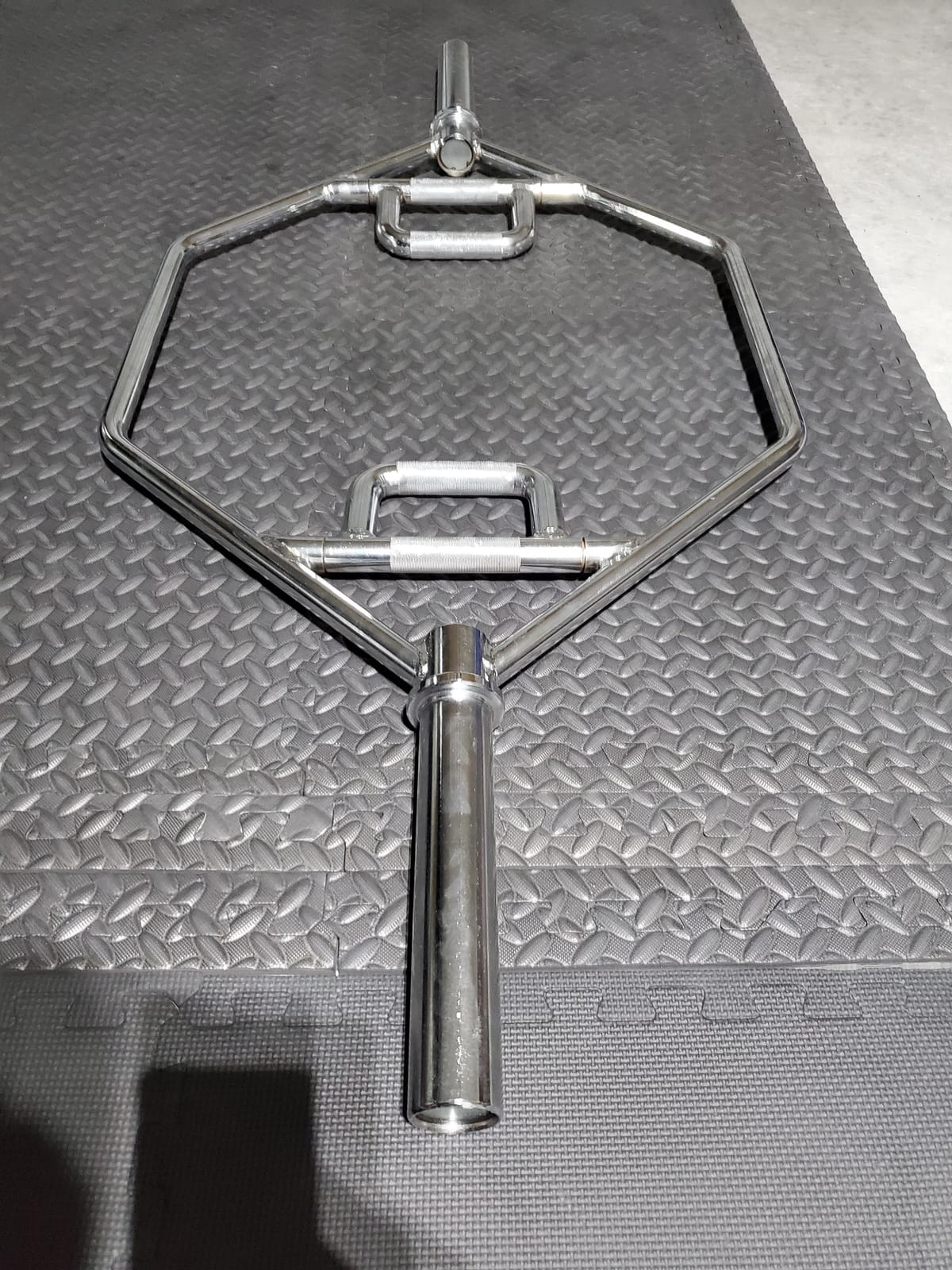 Goplus 56’’ Olympic Hex Bar, Chrome Finish Barbell Trap Bar with Flat or Raised Knurled Handles for Squats, Deadlifts, Shrugs, Strength Training Weight Lifting, 800LBS Weight Capacity customer photo 1