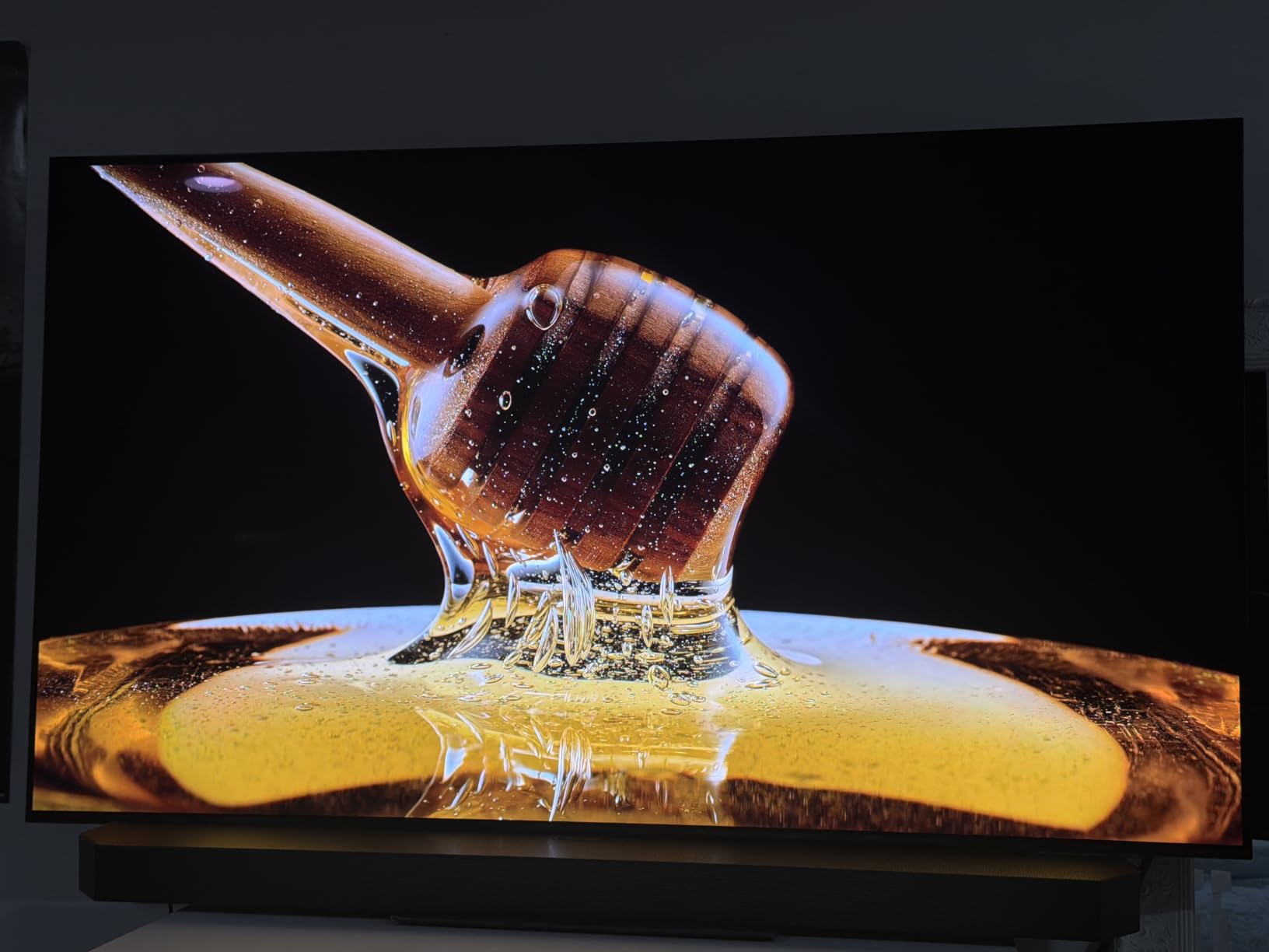 Samsung 42-Inch Class OLED S90F 4K Smart TV (2025 Model) NQ4 AI Gen3 Processor Upscaling Pro HDR +, Motion Xcelerator 144Hz, Vision Alexa Built-in customer photo 1