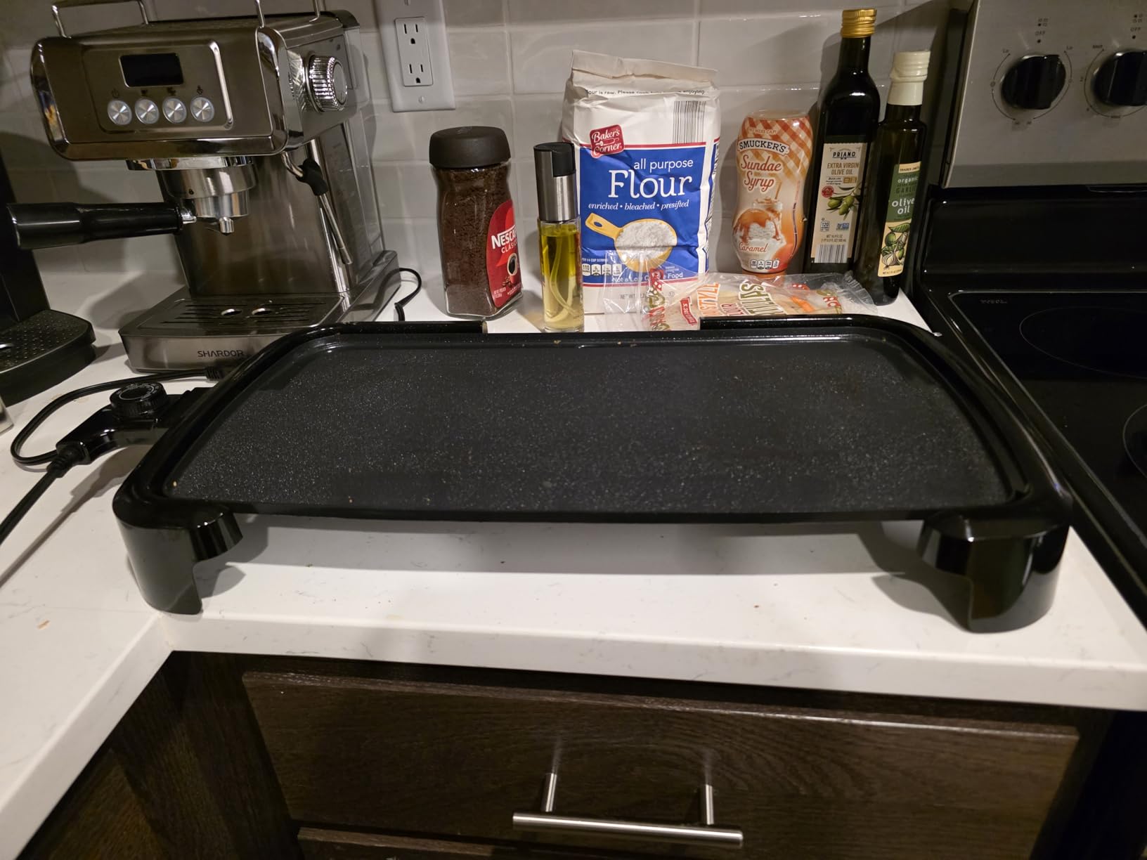 Amazon Basics Electric Griddle with Nonstick Ceramic Coating, Adjustable Temperature, Detachable Dishwasher Safe Plate, Drip Tray, 10 x 20 inches, Black customer photo 2