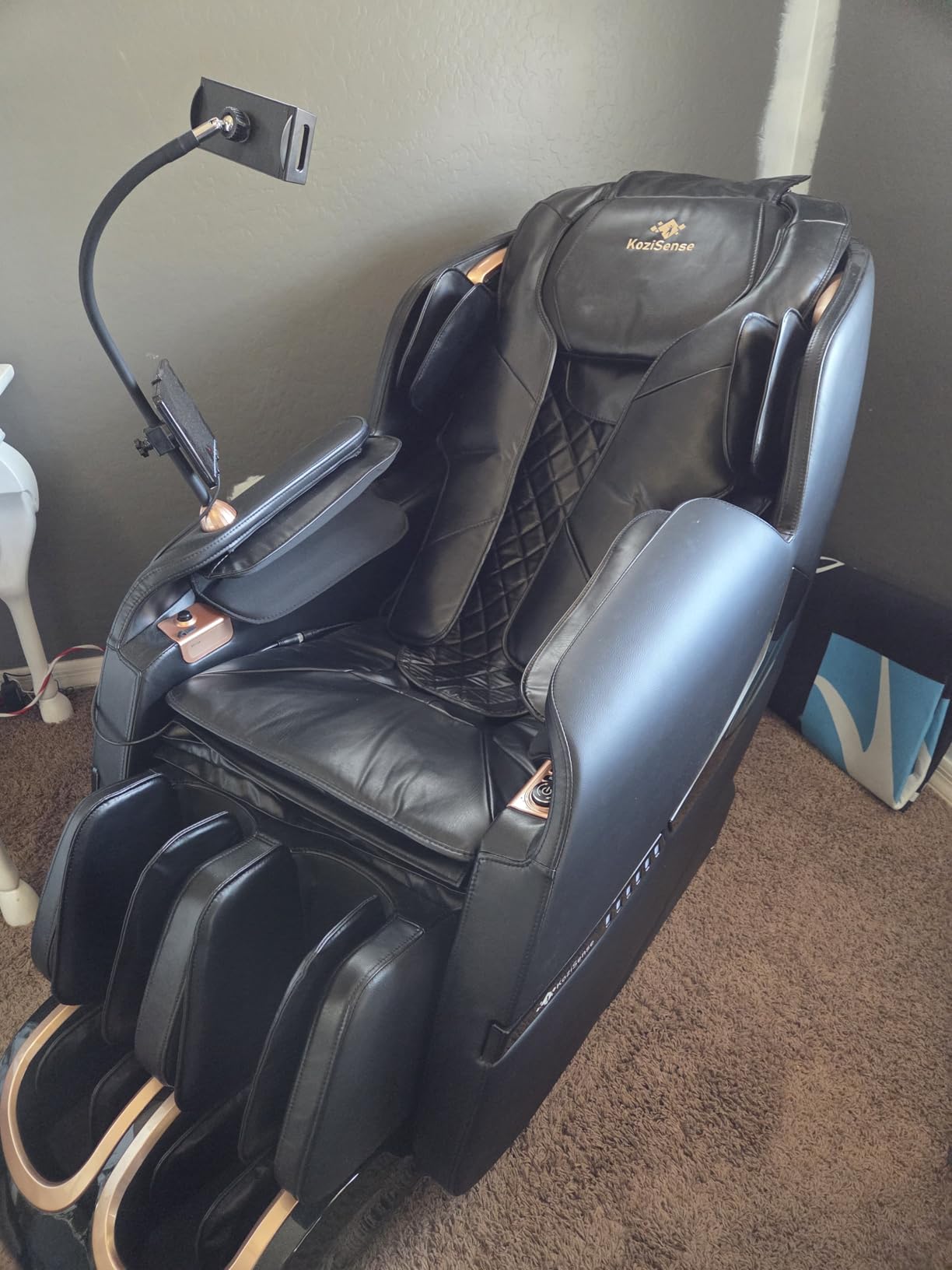 KoziSense A18 Zero Gravity Full Body Massage Chair with Heat customer photo 1