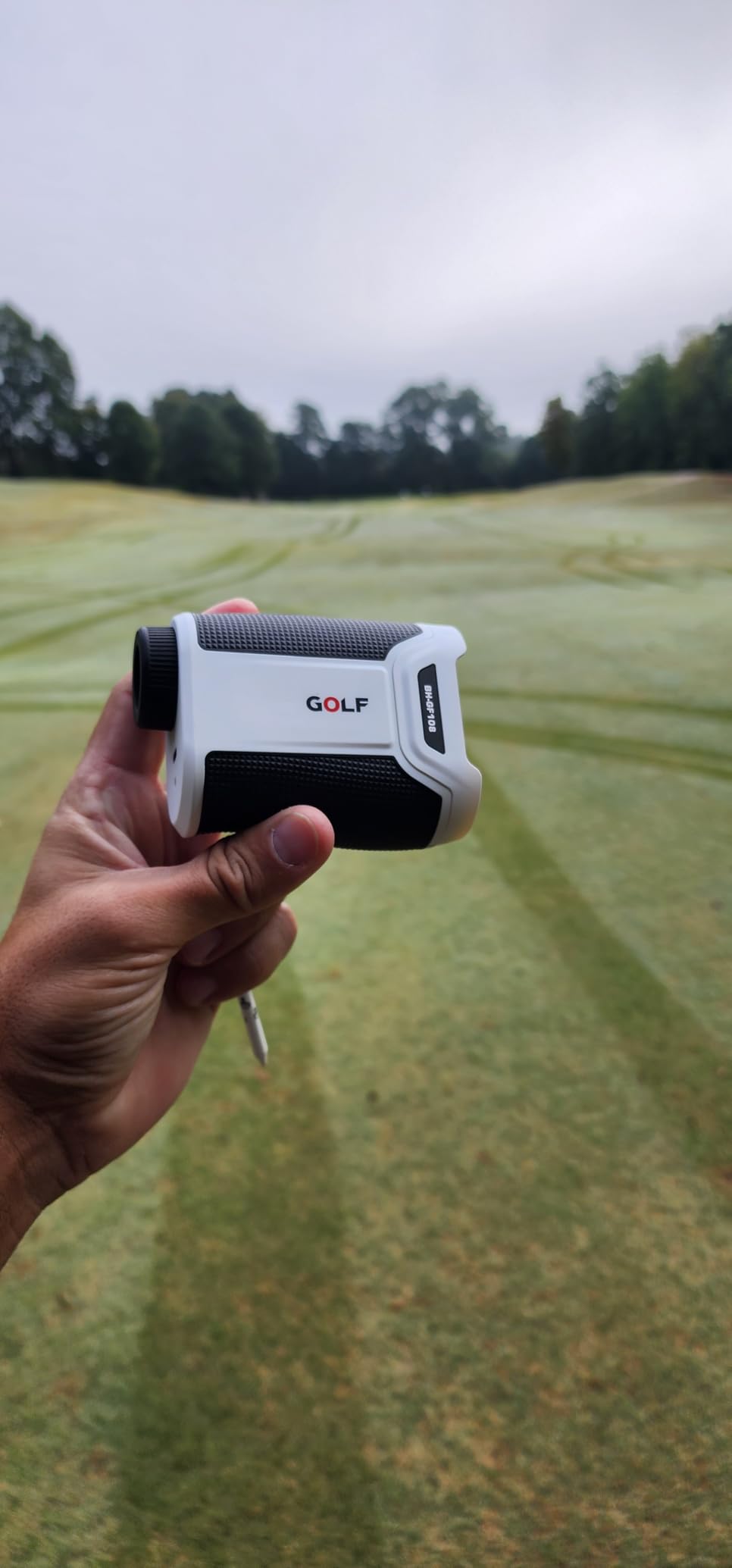MOESAPU Golf Rangefinder with Slope, 1200/1500Yards Range Finder, 7X Magnification with Flag Lock Vibration, Rechargeable, Magnetic Mount, IP54 Waterproof, Tournament Legal, Golf Accessories for Men customer photo 1