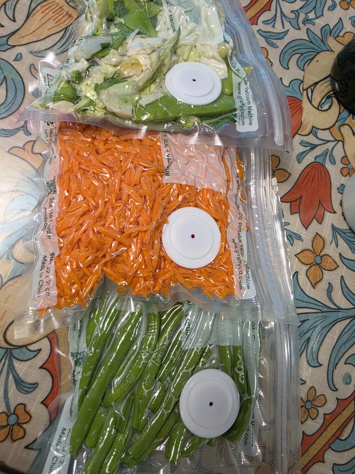 GIRAFFYCO Compact Handheld Vacuum Sealer Set with 30 Reusable Bags | 30 S/M/L Reusable Bags, 10 pc Each Size, Foldable Drying Rack, Gift Set for Meal Prep, Freezer Storage & Sous Vide customer photo 2