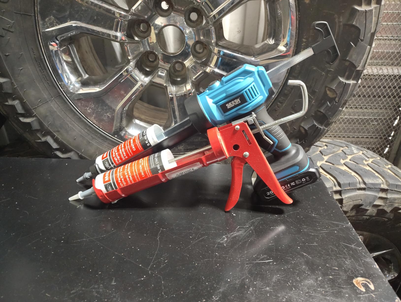 SEESII Cordless Caulking Gun w/2 x 2.0Ah Batteries | 21V Battery Powered Caulk Gun, Electric Caulking Gun, 9Pcs Caulk Remover Tool, LED Light, Auto Retract for Filling, Sealing customer photo 2
