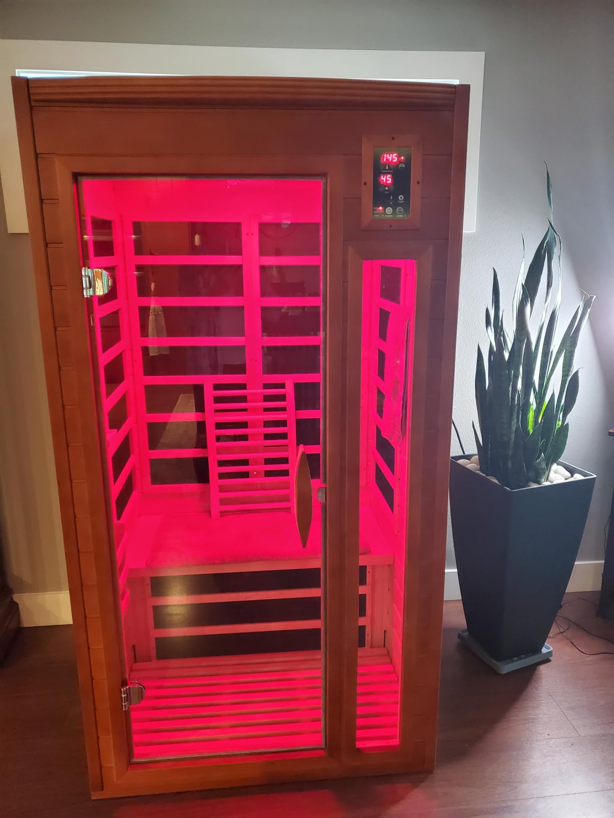 DYNAMIC SAUNAS Elite 1-Person Infrared Sauna with Red Light Therapy customer photo 1
