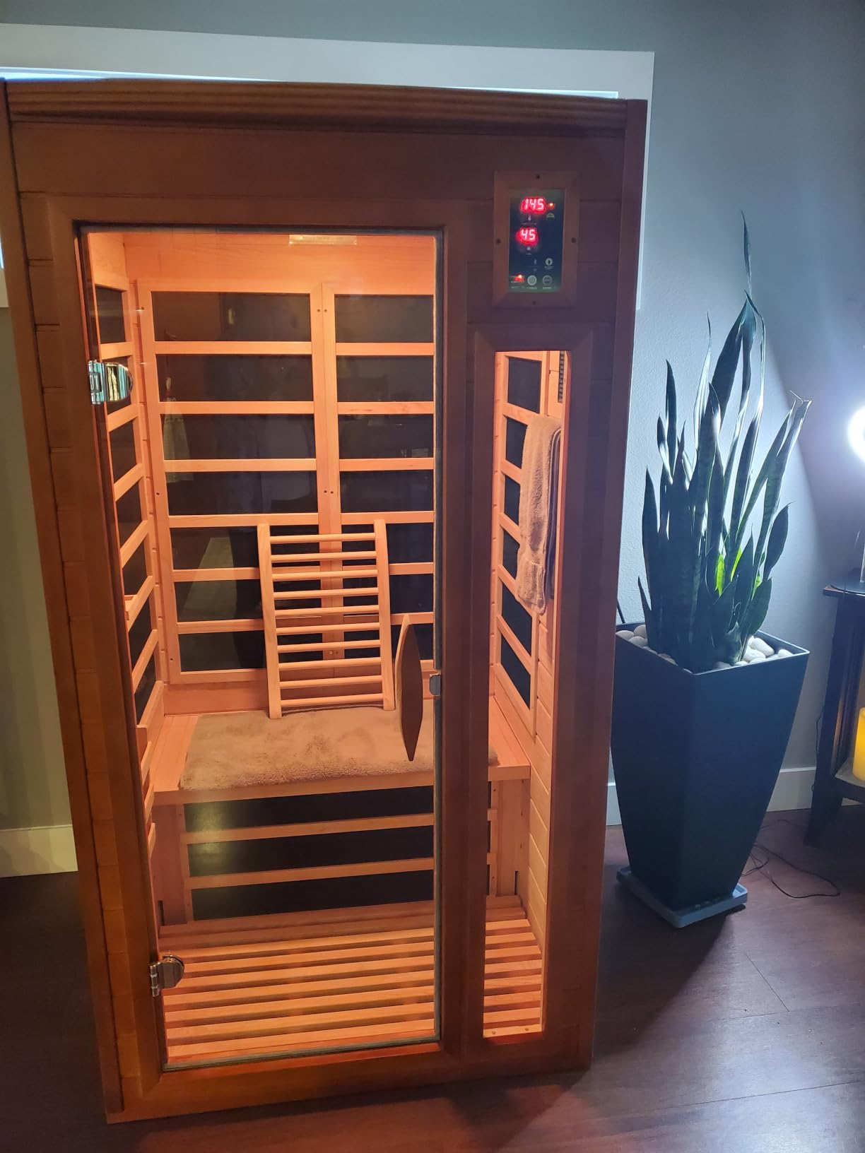 DYNAMIC SAUNAS Elite 1-Person Infrared Sauna with Red Light Therapy customer photo 2