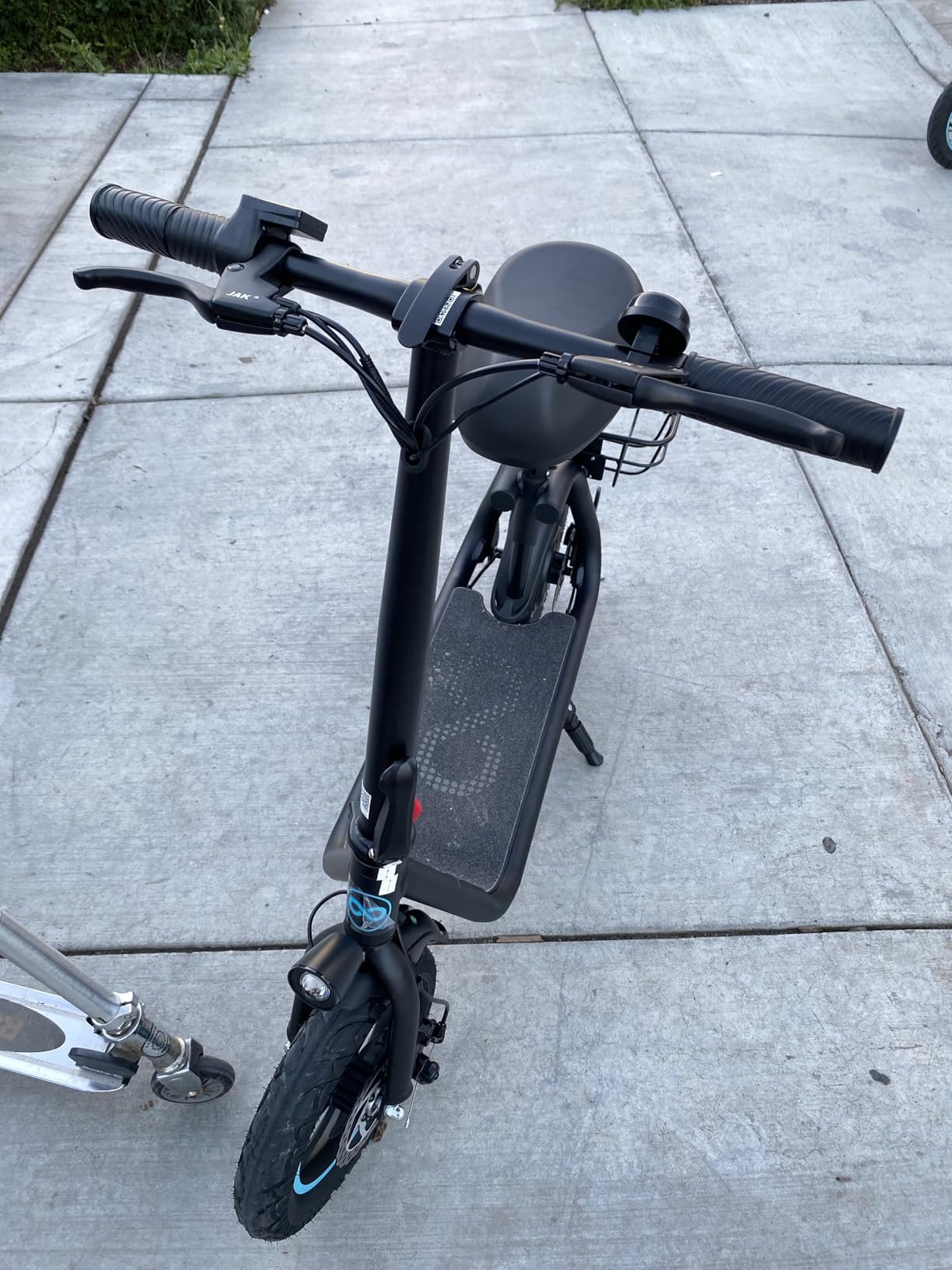URBANMAX C1 Adult Seated E‑Scooter,450W,20 Mile,15.5MPH,Rear Basket customer photo 1