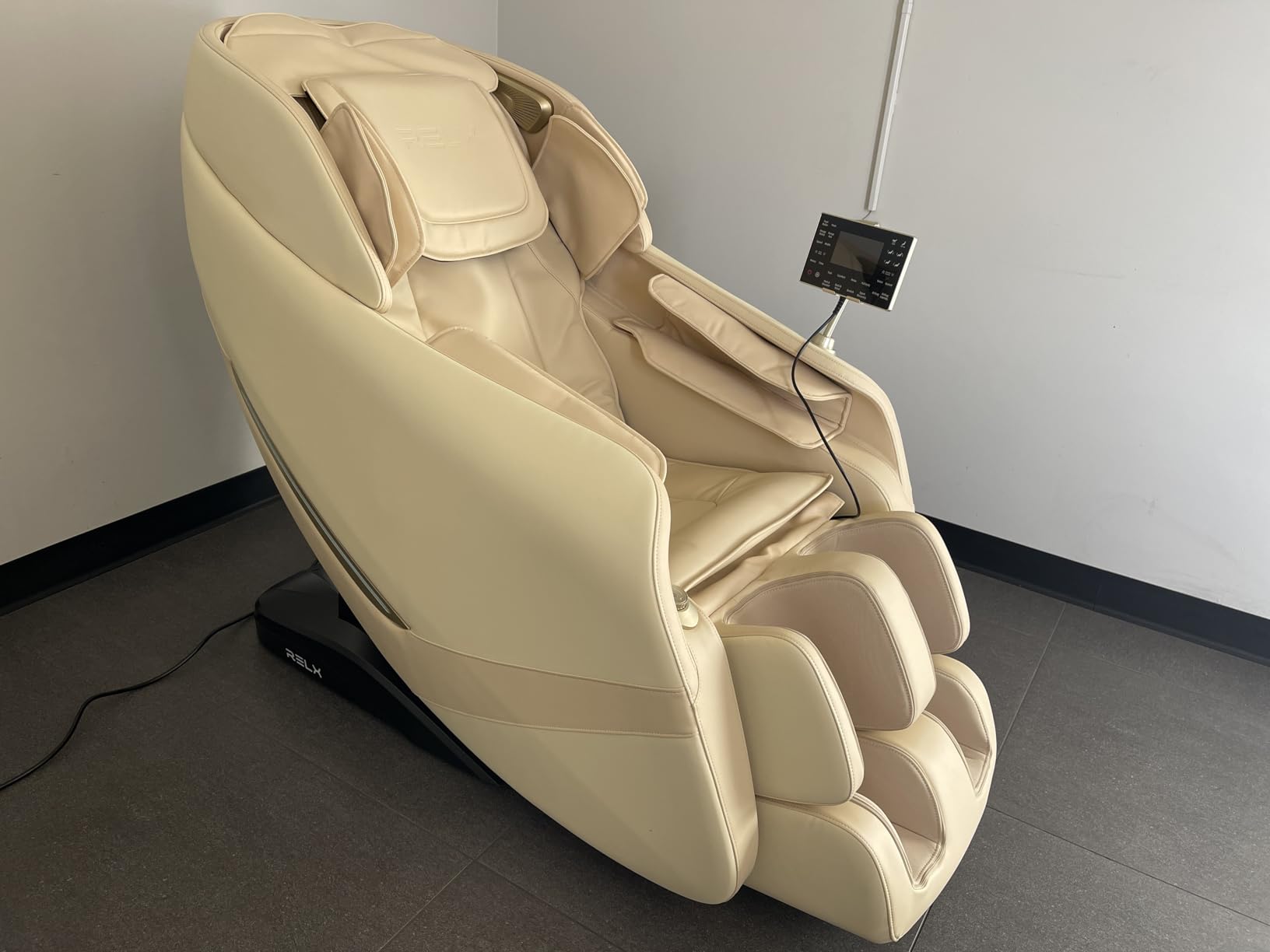 RELX Massage Chair Full Body, Zero Gravity, Airbag Shiatsu, SL-Track, Beige customer photo 2