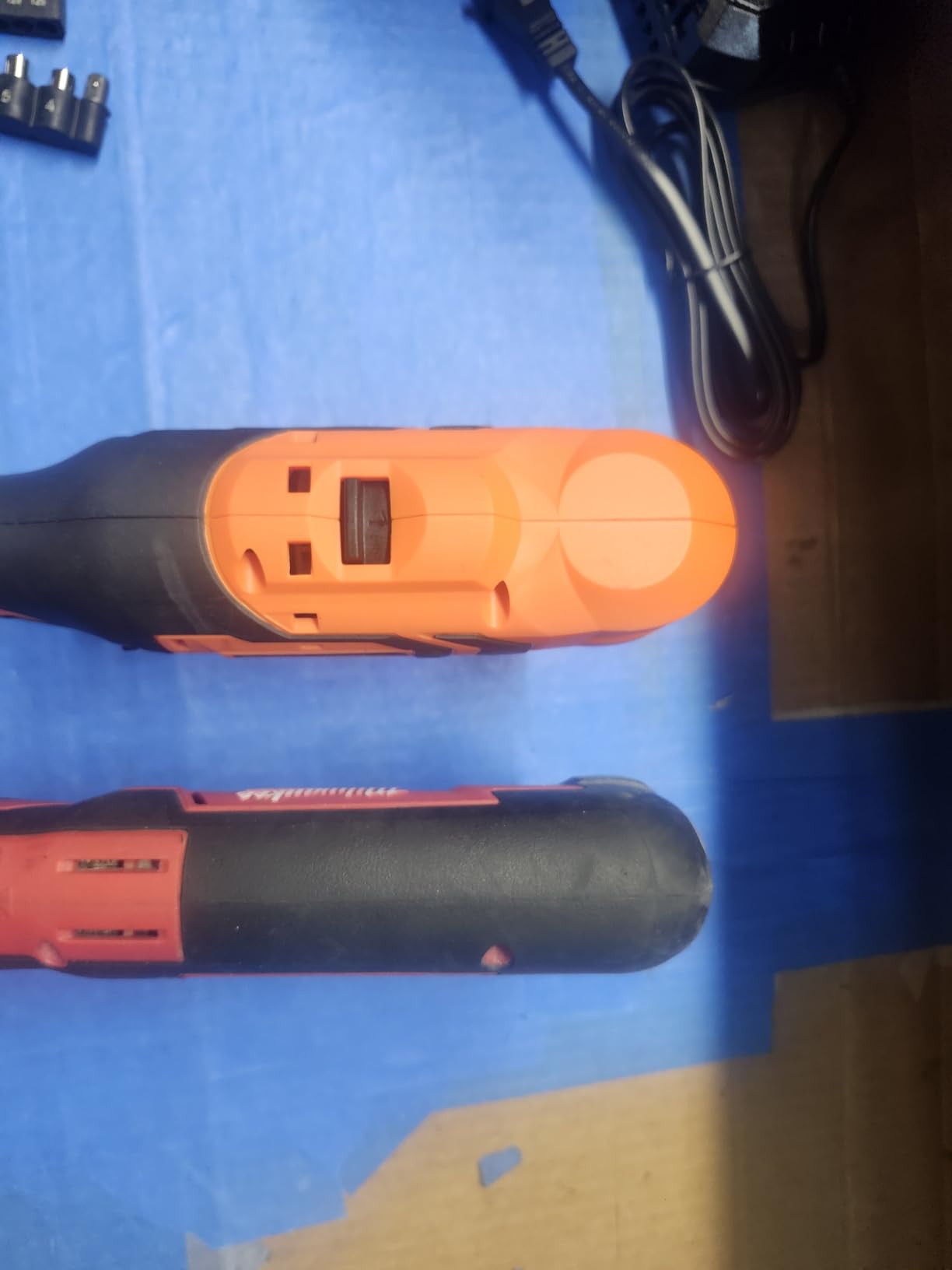 VEVOR Right Angle Drill, 3/8 Inch Chuck, 90 Degree Cordless Right Angle Drill with Brushless Motor, Battery, Charger, and Belt Clip, Adjustable Speed, for Fastening and Loosening in Tight Spaces customer photo 1
