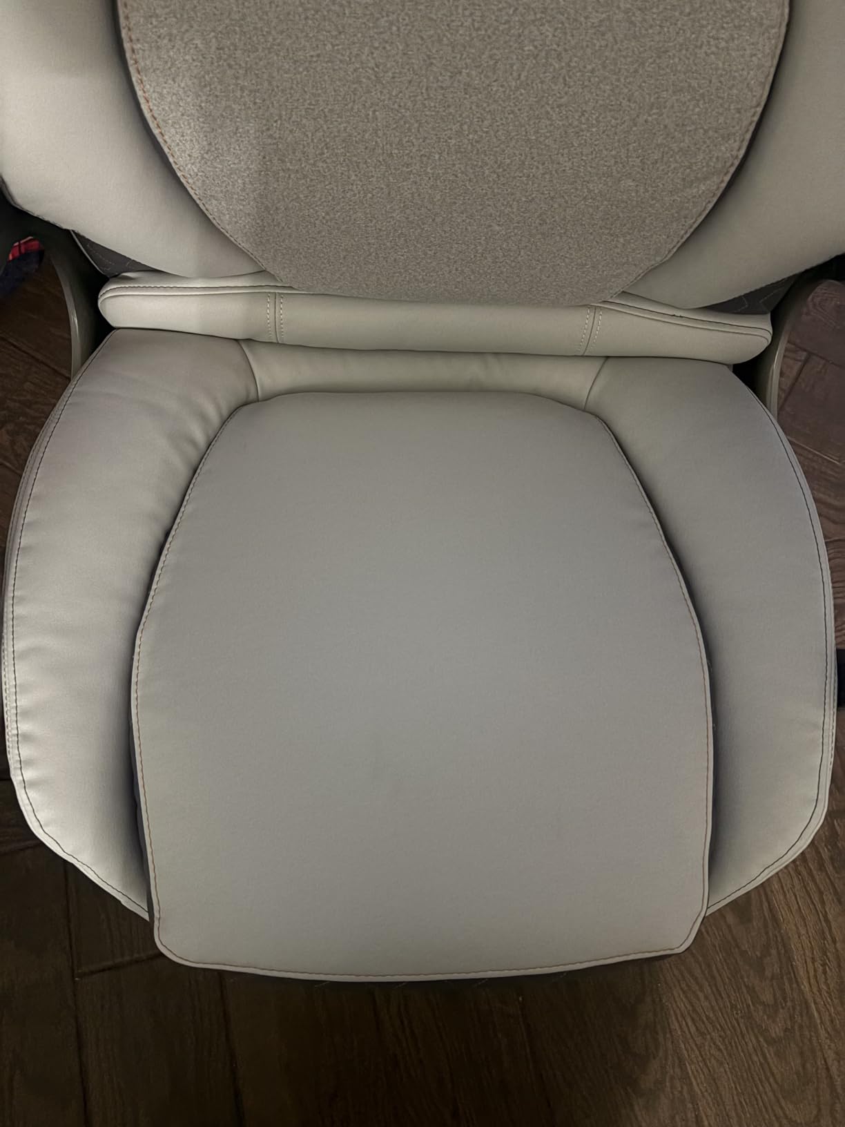 Sharper Image S600 Active Lumbar Ergonomic Bonded Leather Swivel Executive Massage Chair, White/Gray customer photo 1