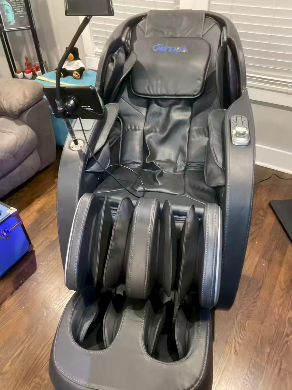 MYTHIA A303C 4D Massage Chair Full Body, Zero Gravity, 55