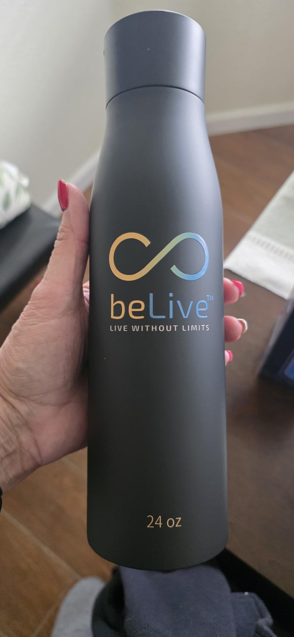 BeLive Smart Water Bottle 24oz - UV-C Self Cleaning, Temperature Display (C/F), Hydration Reminder, USB-C Rechargeable, Insulated Stainless Steel Bottle (Black) customer photo 1