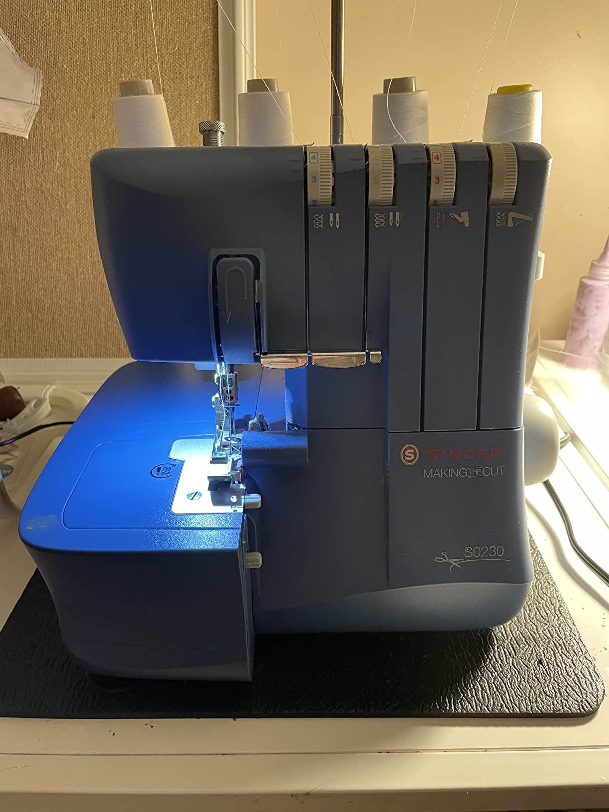 SINGER® S0230 Navy Blue High Speed Overlock Serger, 2-3-4 Thread Capability customer photo 2