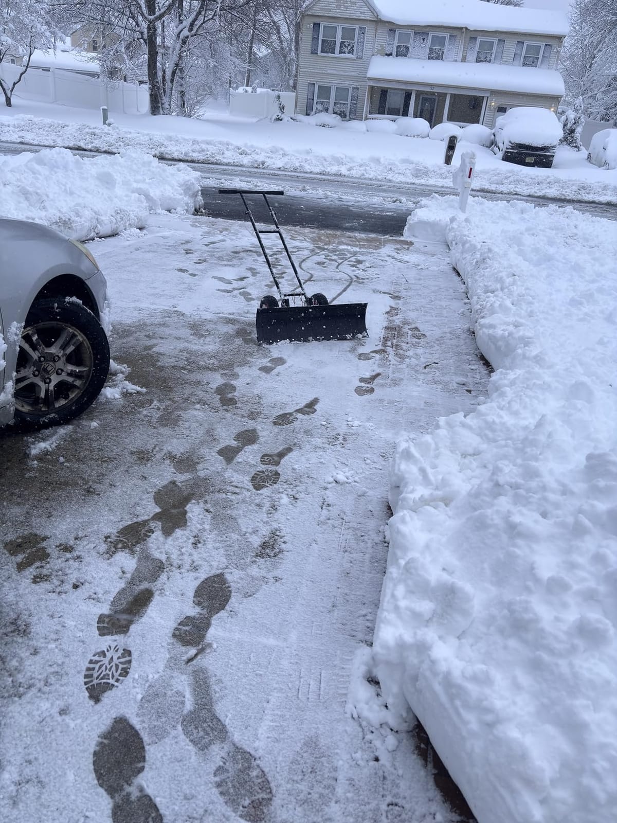 Goplus Snow Shovel for Driveway, Ergonomic Snow Pusher w/ 29