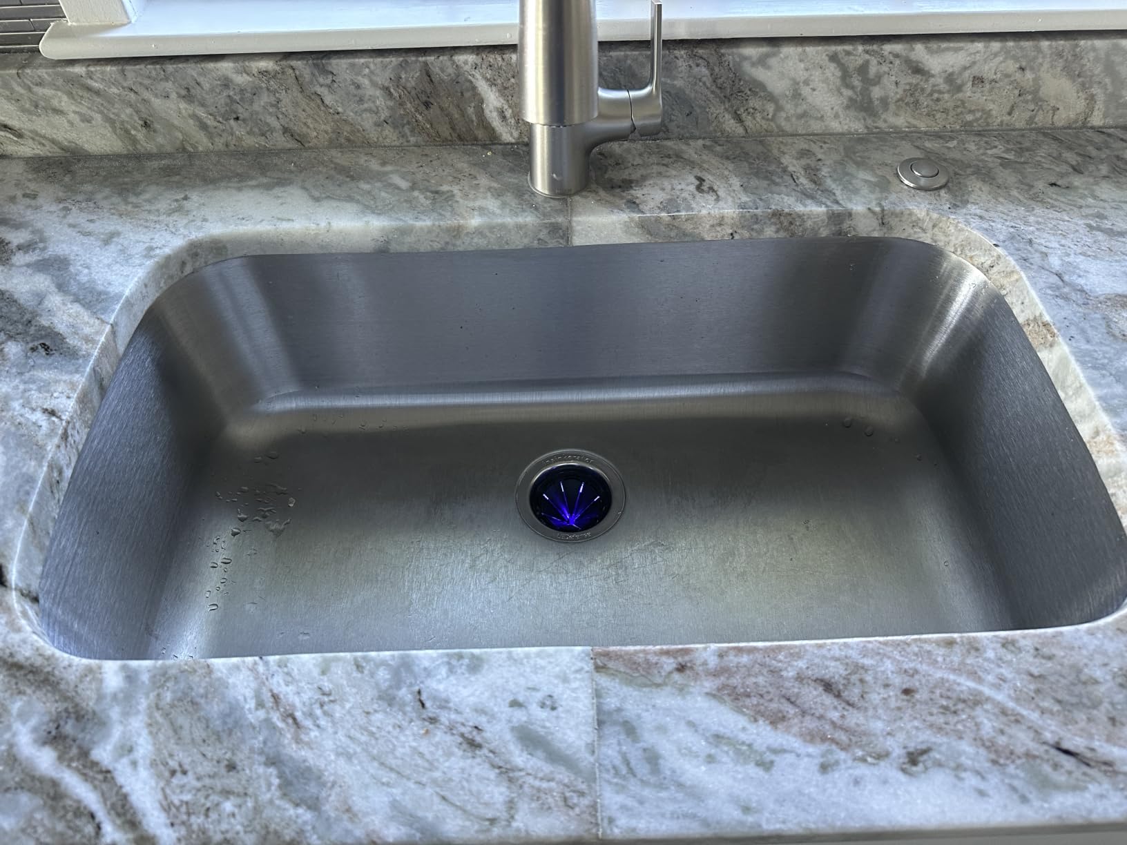 INSINKERATOR Evolution 1.0HP LED Garbage Disposal & Antimicrobial Flange, Advanced Series, Continuous Feed Food Waste Disposer customer photo 1