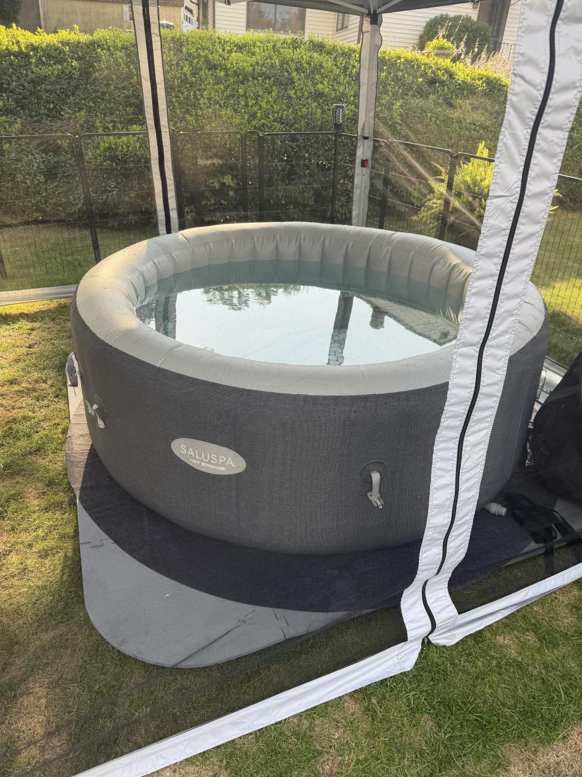 SaluSpa Hot Springs 4-6 Person Square Inflatable Hot Tub, Energy-Efficient customer photo 2