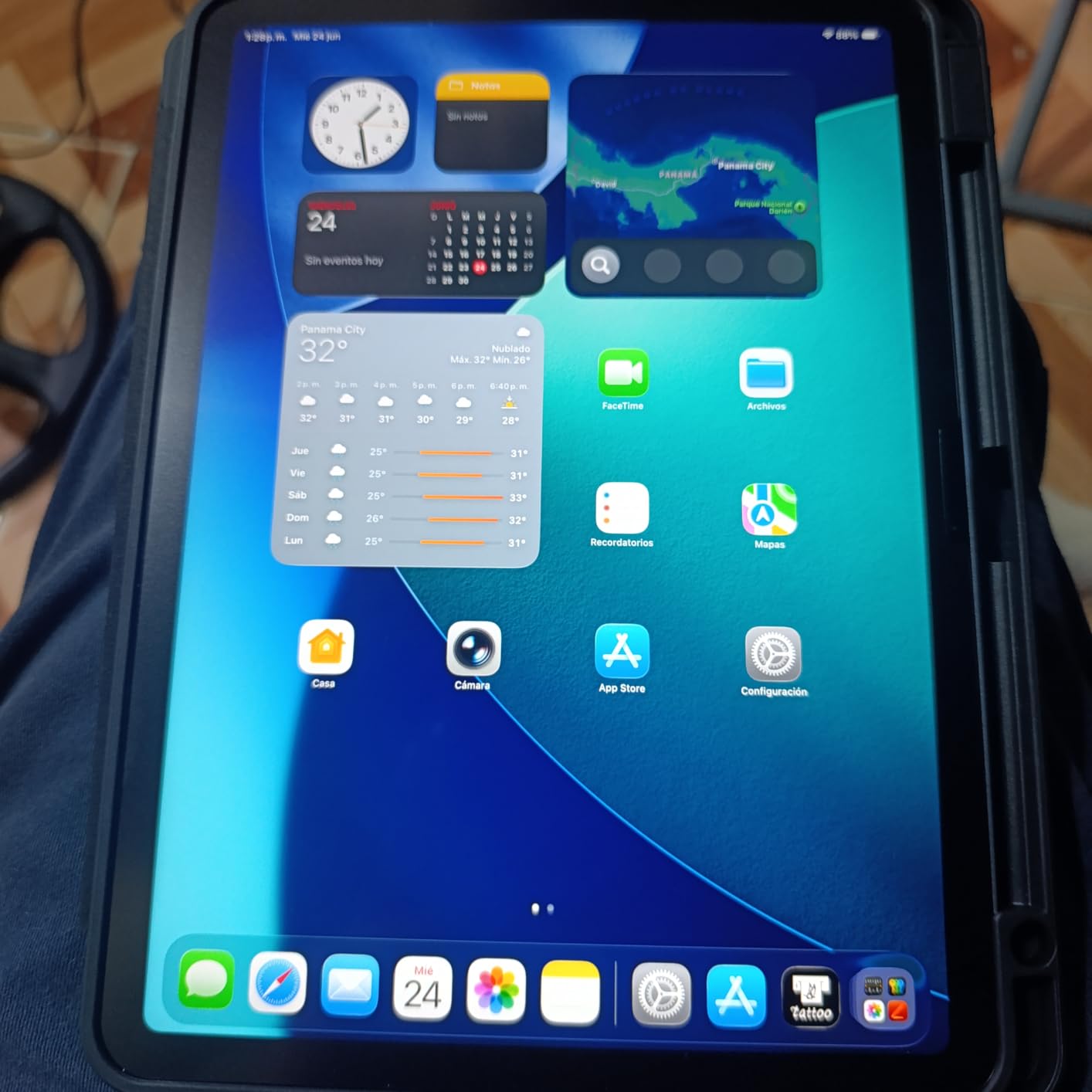 Apple iPad Air 11-inch (M4): Liquid Retina Display, 256GB, 12MP Front/Back Camera, Wi-Fi 7 with Apple N1, Touch ID, All-Day Battery Life — Space Gray customer photo 2