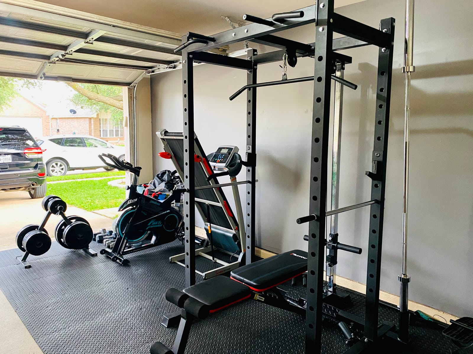 Mikolo M4 2.0 Lite Smith Machine, 2200LBS Power Cage with LAT Pulldown & Cable Crossover, All-in-One Home Gym Squat Rack with Aluminum Pulley System for Full-Body Workouts customer photo 1