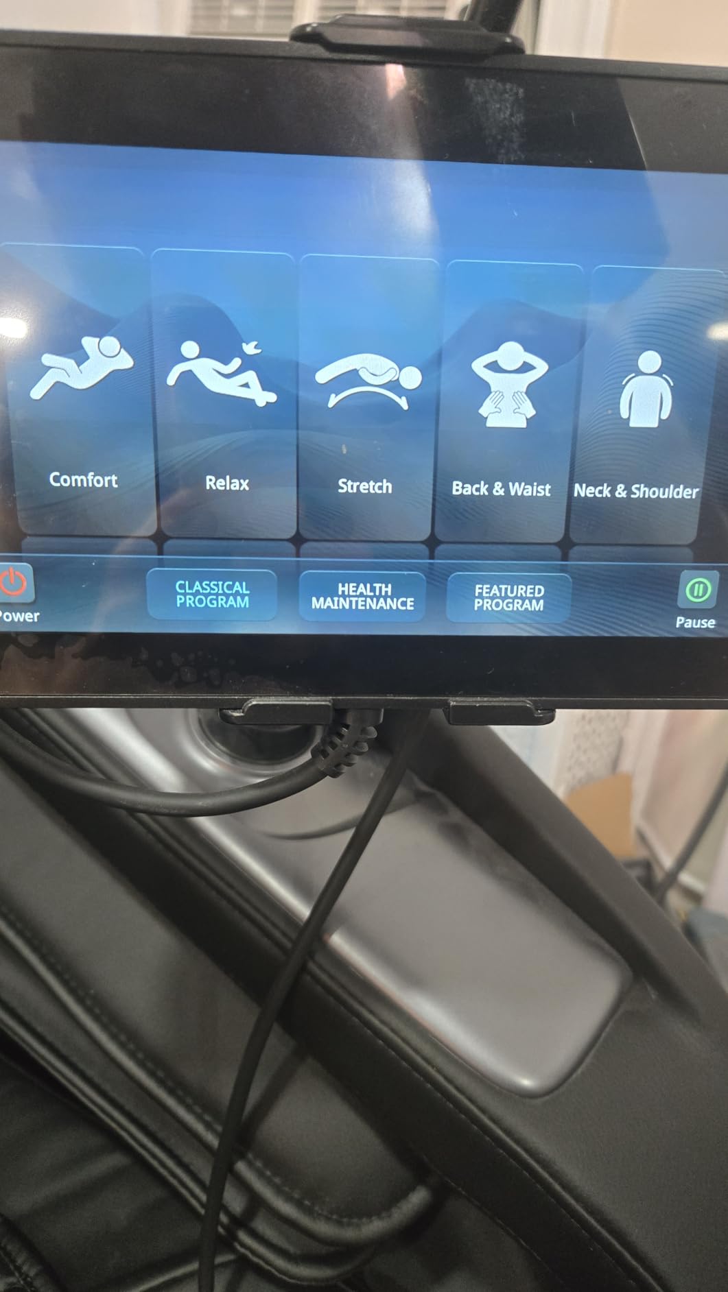 Massage Chair Full Body Zero Gravity, 3D SL-Track Shiatsu Massage with Unique Rocking Sleep Mode, Upgraded Calf & Knee Massage (+11cm) for Tall People, Wireless Charging &Touch Screen,Black. customer photo 1