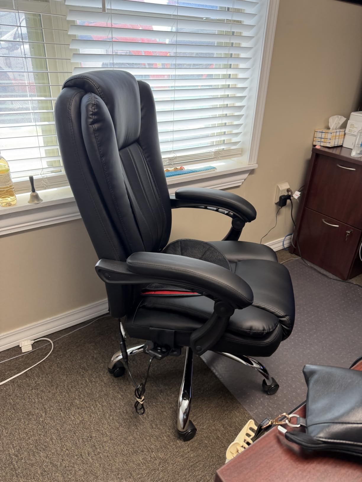 500LBS Massge Office Chair with Foot Rest,6 Points Vibration & Heat Big and Tall Office Chair with Back Support, Ergonomic Comfort 135° Reclining Desk Chairs Managerial Chairs for Heavy People customer photo 2