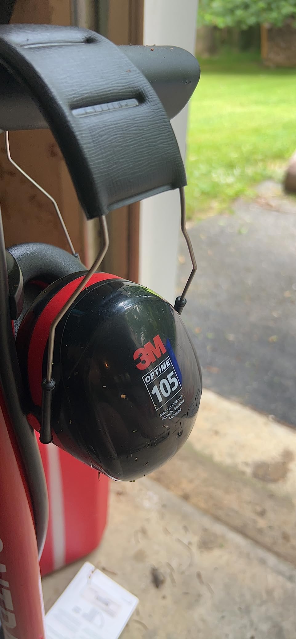 3M PELTOR Hearing Protection Optime 105 Earmuffs, E-A-Rfit Compatible, Assembly, Sanding, Grinding customer photo 1