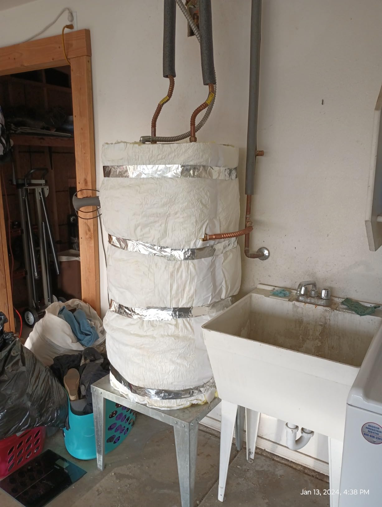 Frost King SP57/11C All Season Water Heater Insulation Blanket, 3” Thick x 48” x 75”, R10 customer photo 2